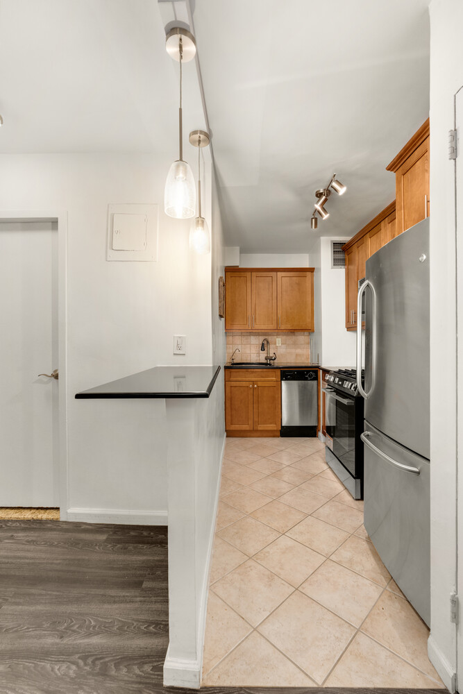 #5 photo, 220 E 54TH Street, Sutton Place , NY 10022