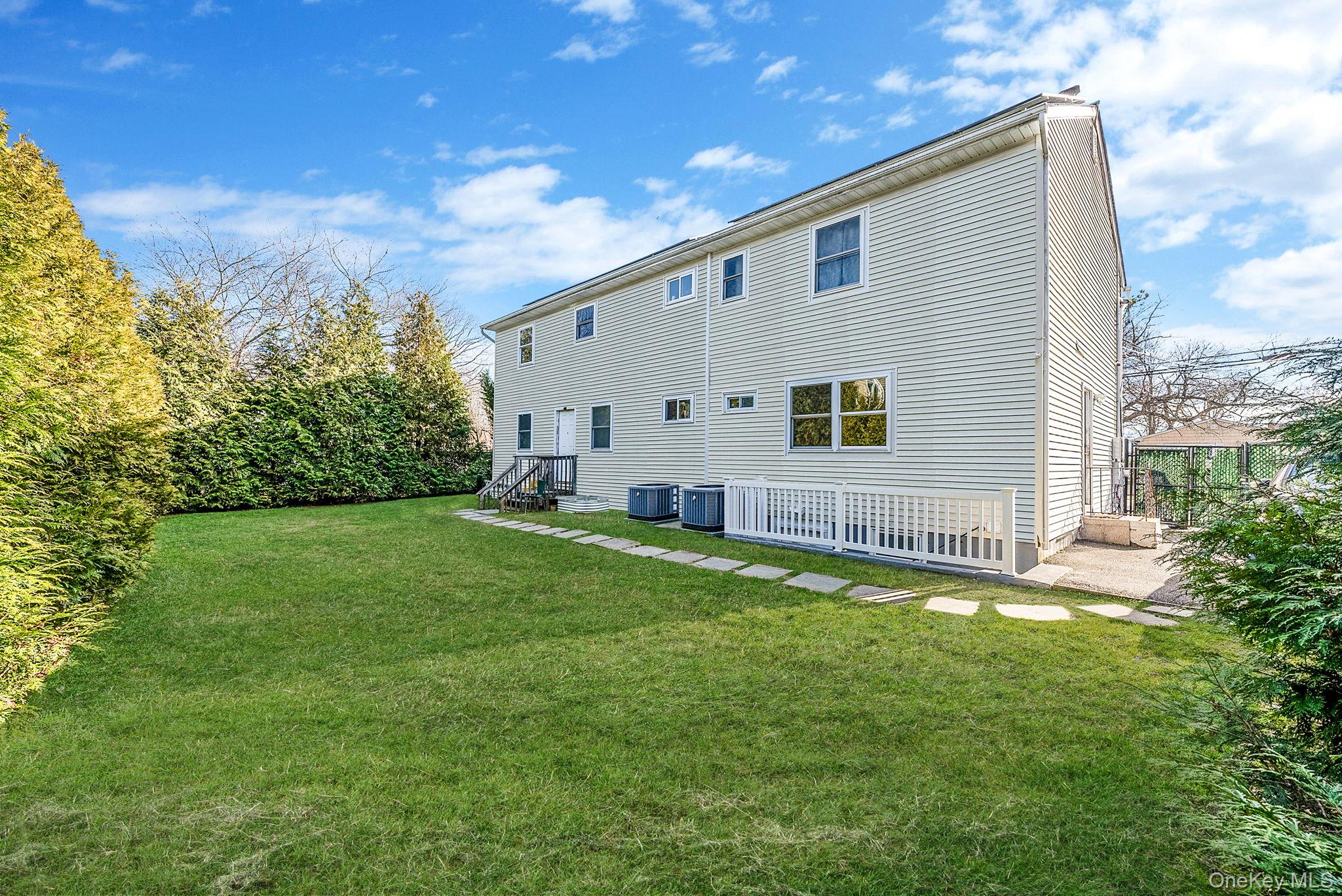 #2 photo, 47 Levey Boulevard, מחוז סאפוק Wyandanch , NY 11798