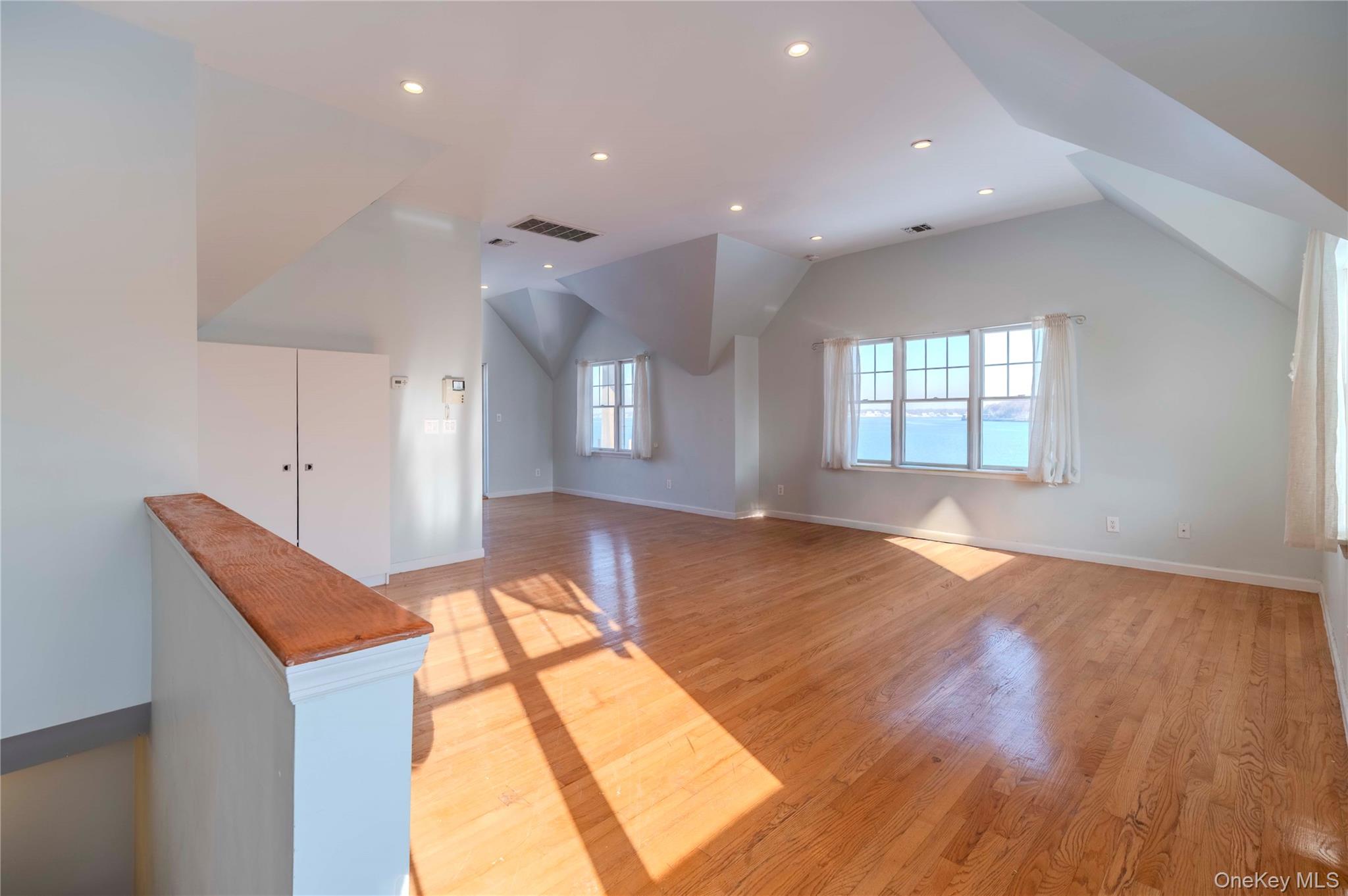 #10 photo, 16823 Powells Cove Boulevard, 皇后区 Beechhurst , NY 11357