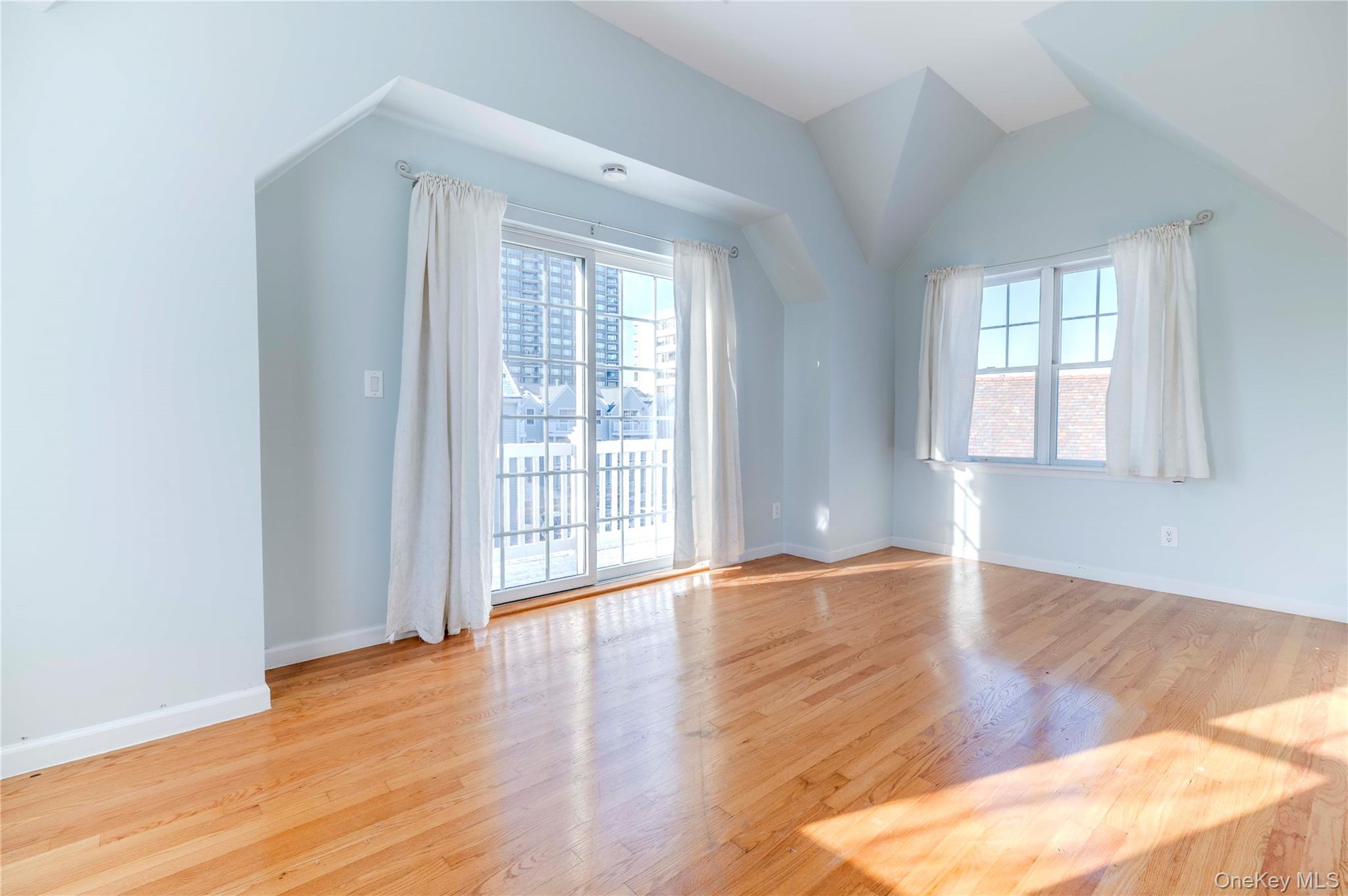 #12 photo, 16823 Powells Cove Boulevard, 皇后区 Beechhurst , NY 11357