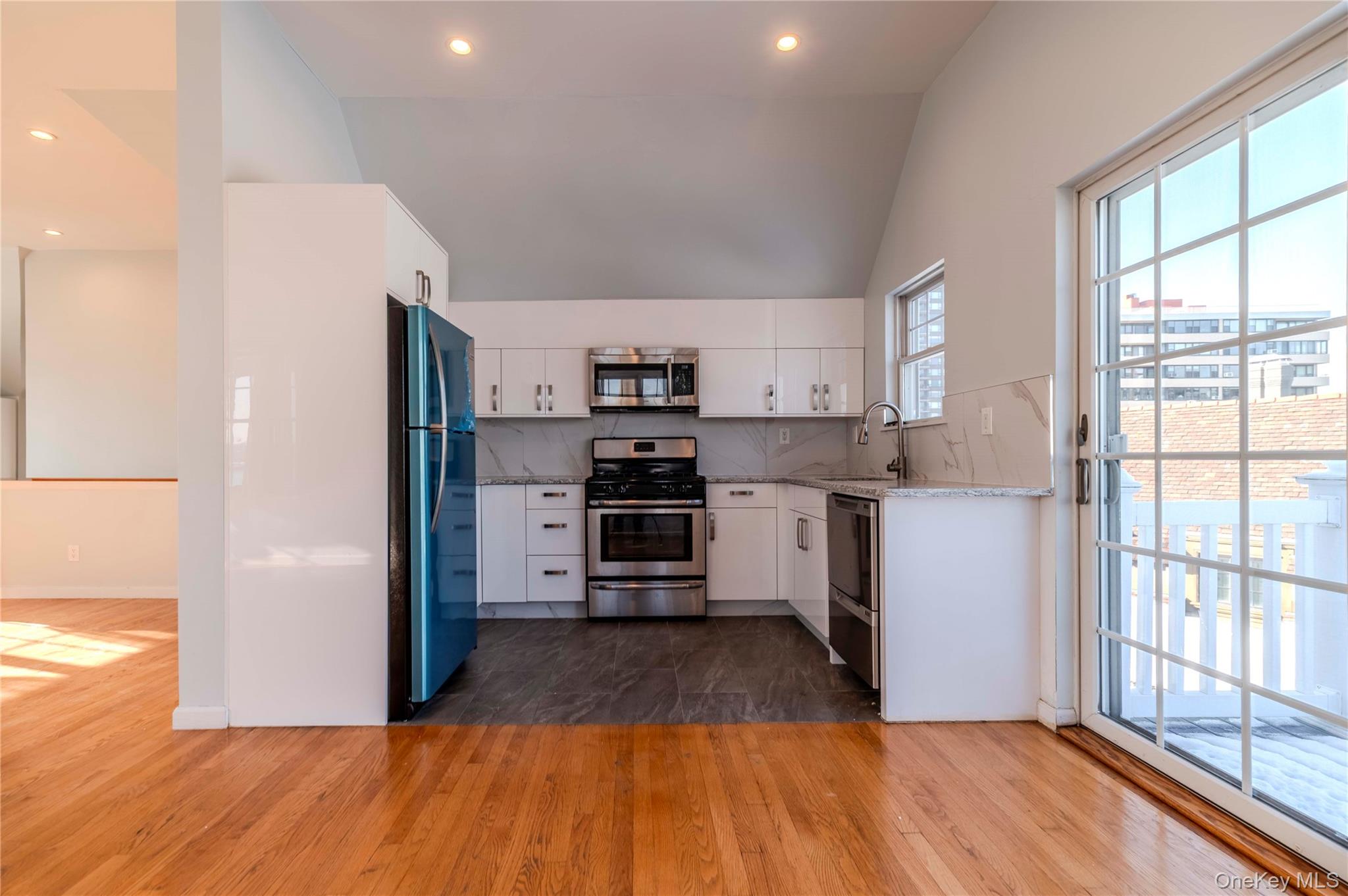 #3 photo, 16823 Powells Cove Boulevard, 皇后区 Beechhurst , NY 11357