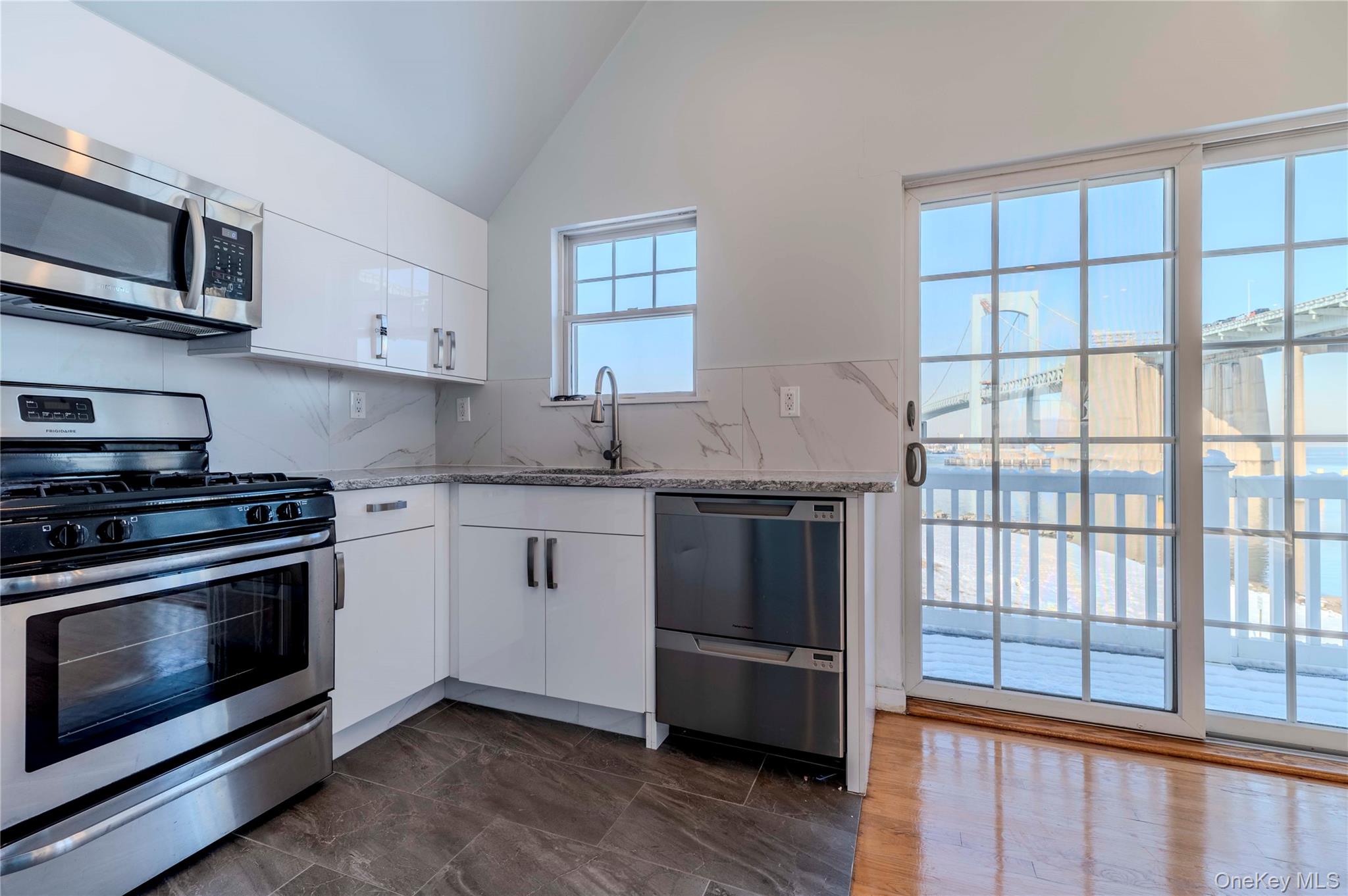 #5 photo, 16823 Powells Cove Boulevard, 皇后区 Beechhurst , NY 11357