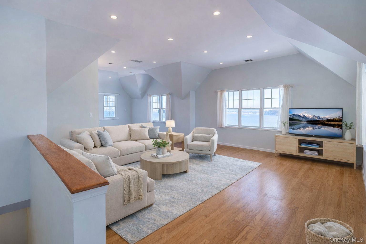 #9 photo, 16823 Powells Cove Boulevard, 皇后区 Beechhurst , NY 11357