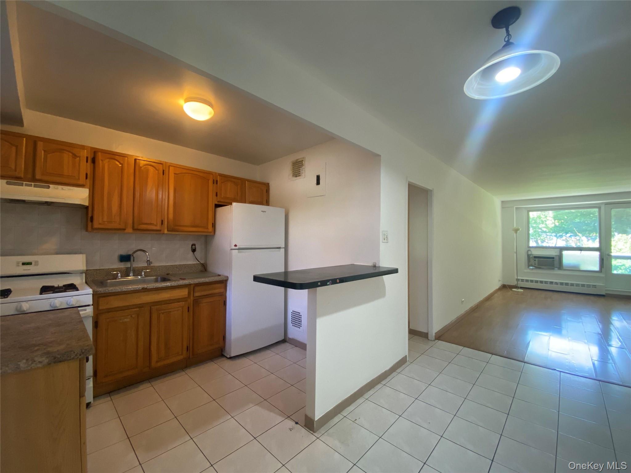 #3 photo, 98-05 63 Road, 뉴욕퀸즈 Rego Park , NY 11374