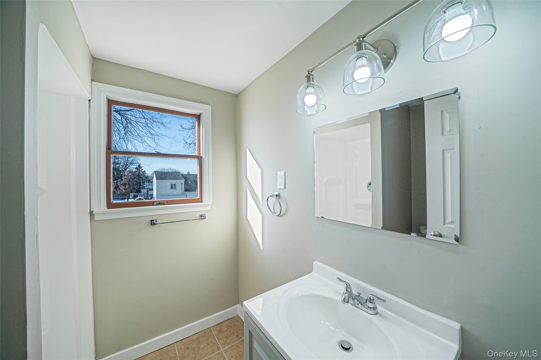 #18 photo, 266 W 16th Street, Deer Park , NY 11729