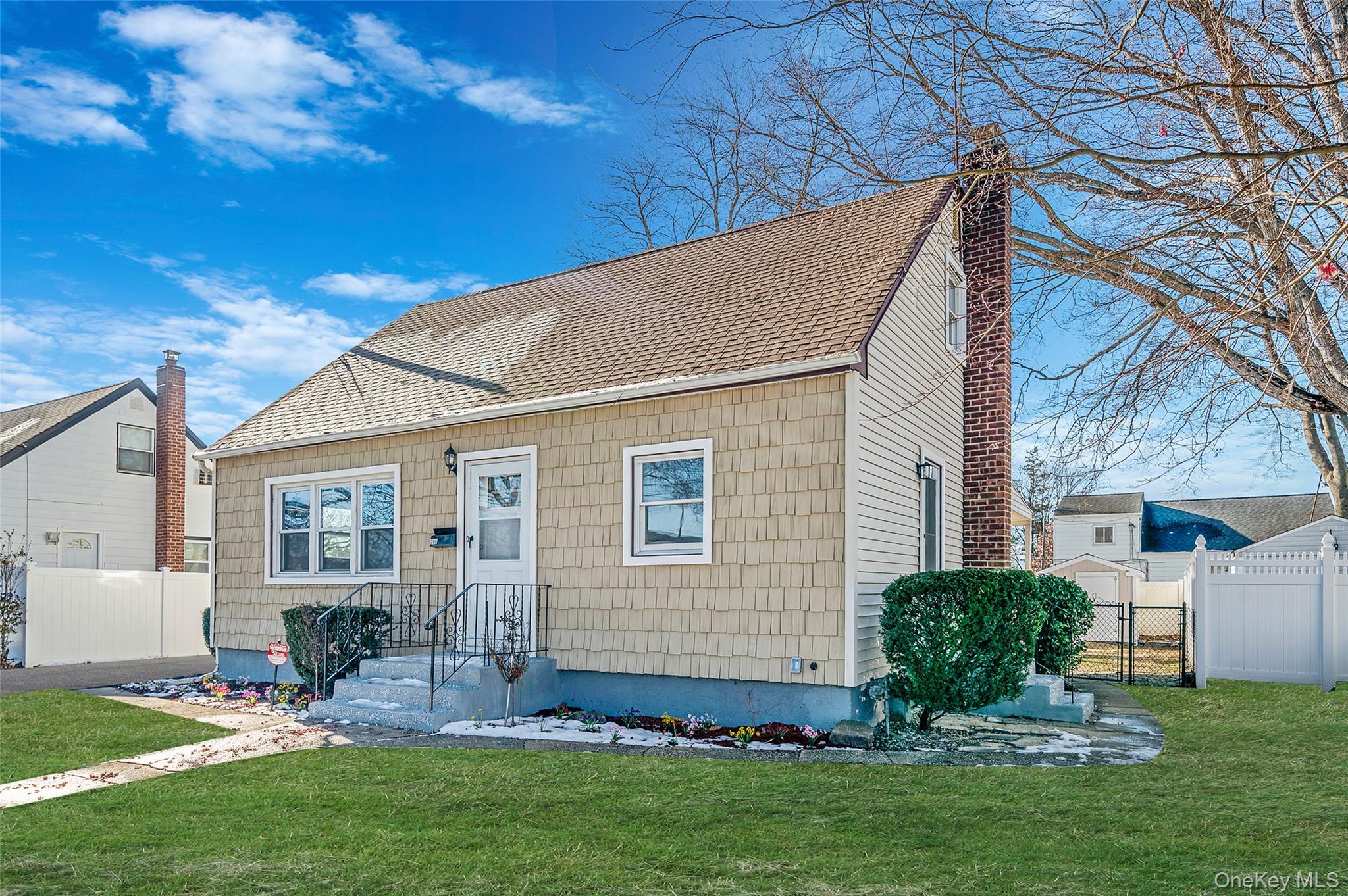 #3 photo, 266 W 16th Street, Deer Park , NY 11729