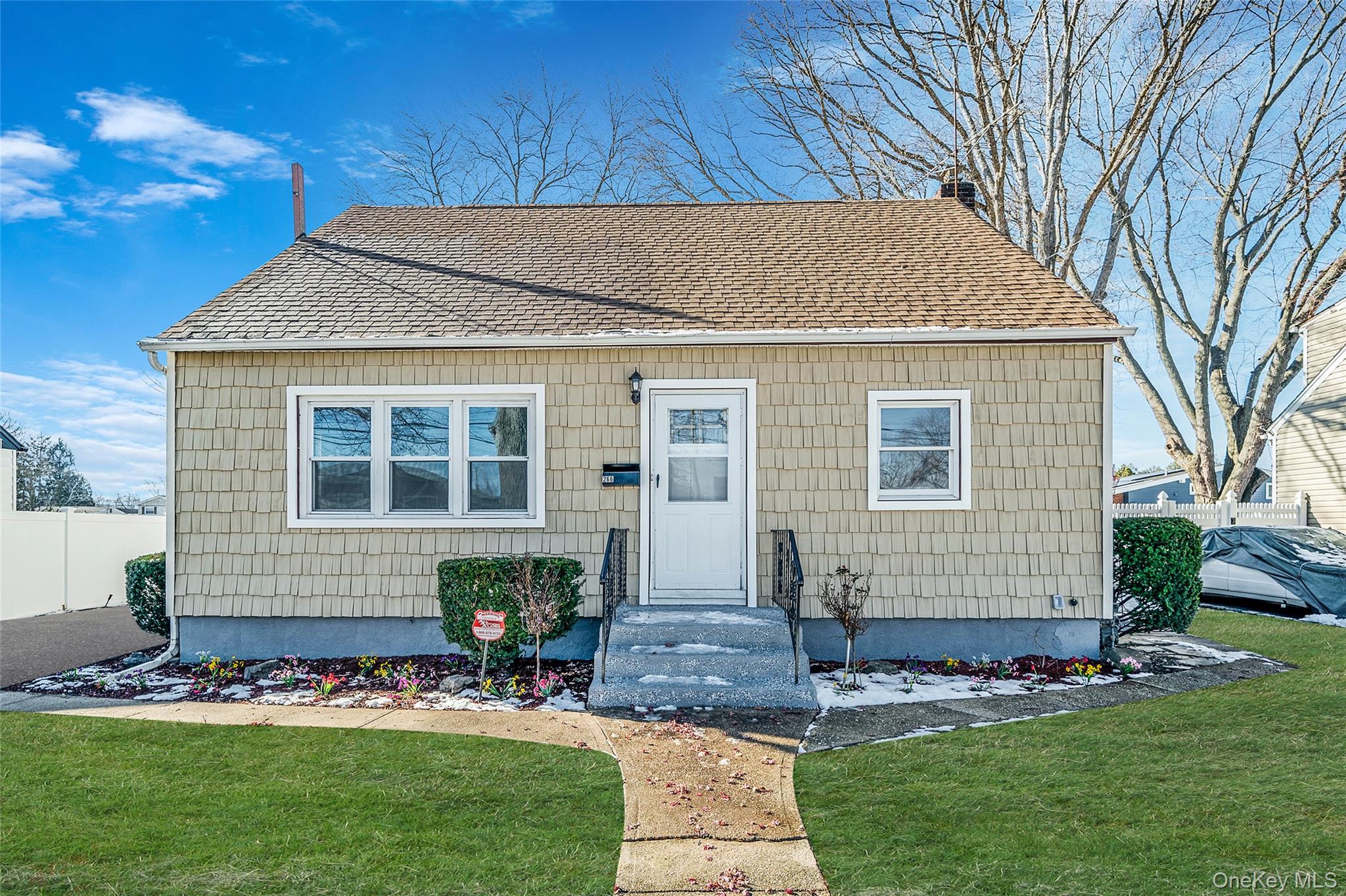 #4 photo, 266 W 16th Street, Deer Park , NY 11729