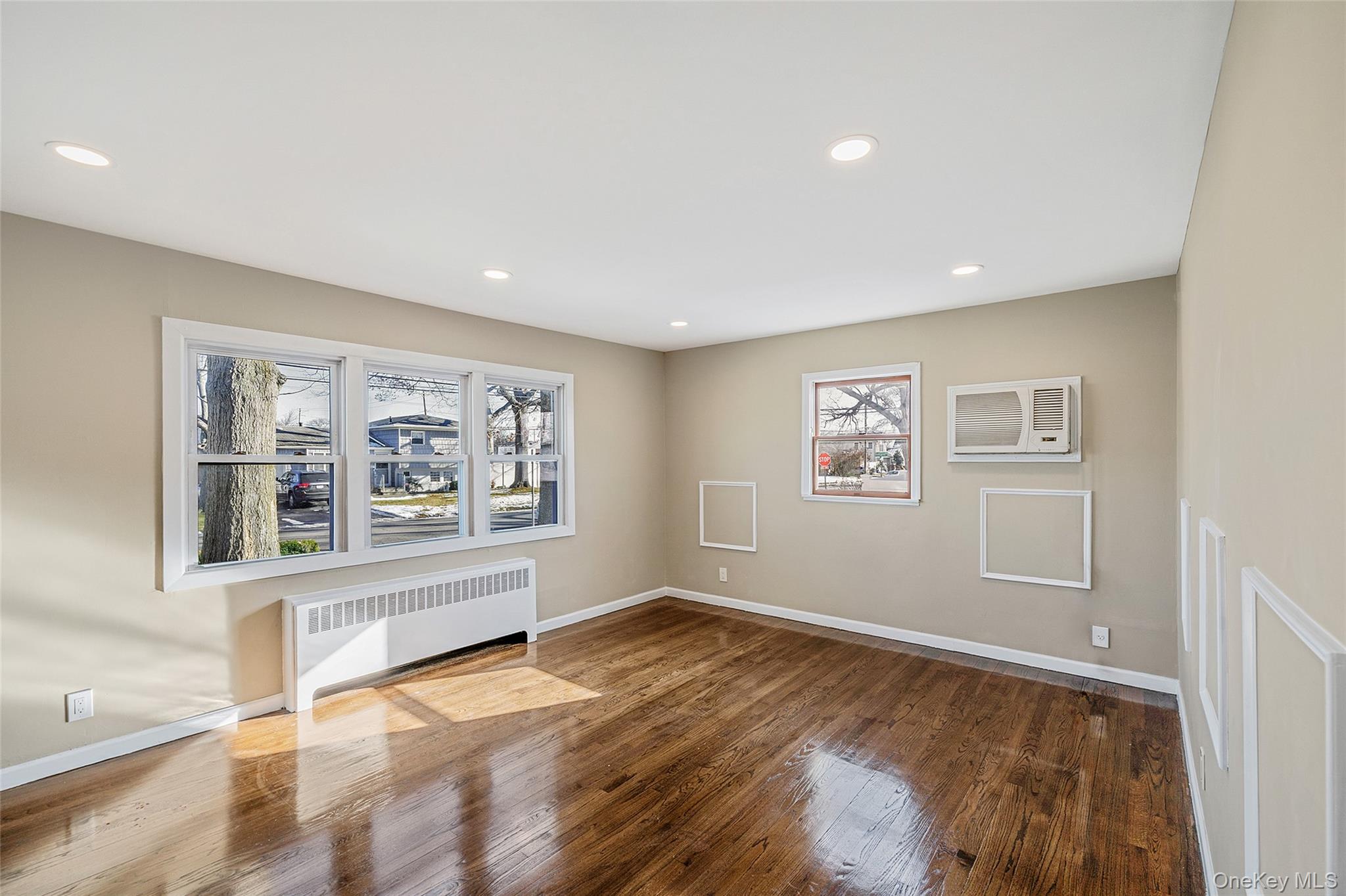 #7 photo, 266 W 16th Street, Deer Park , NY 11729