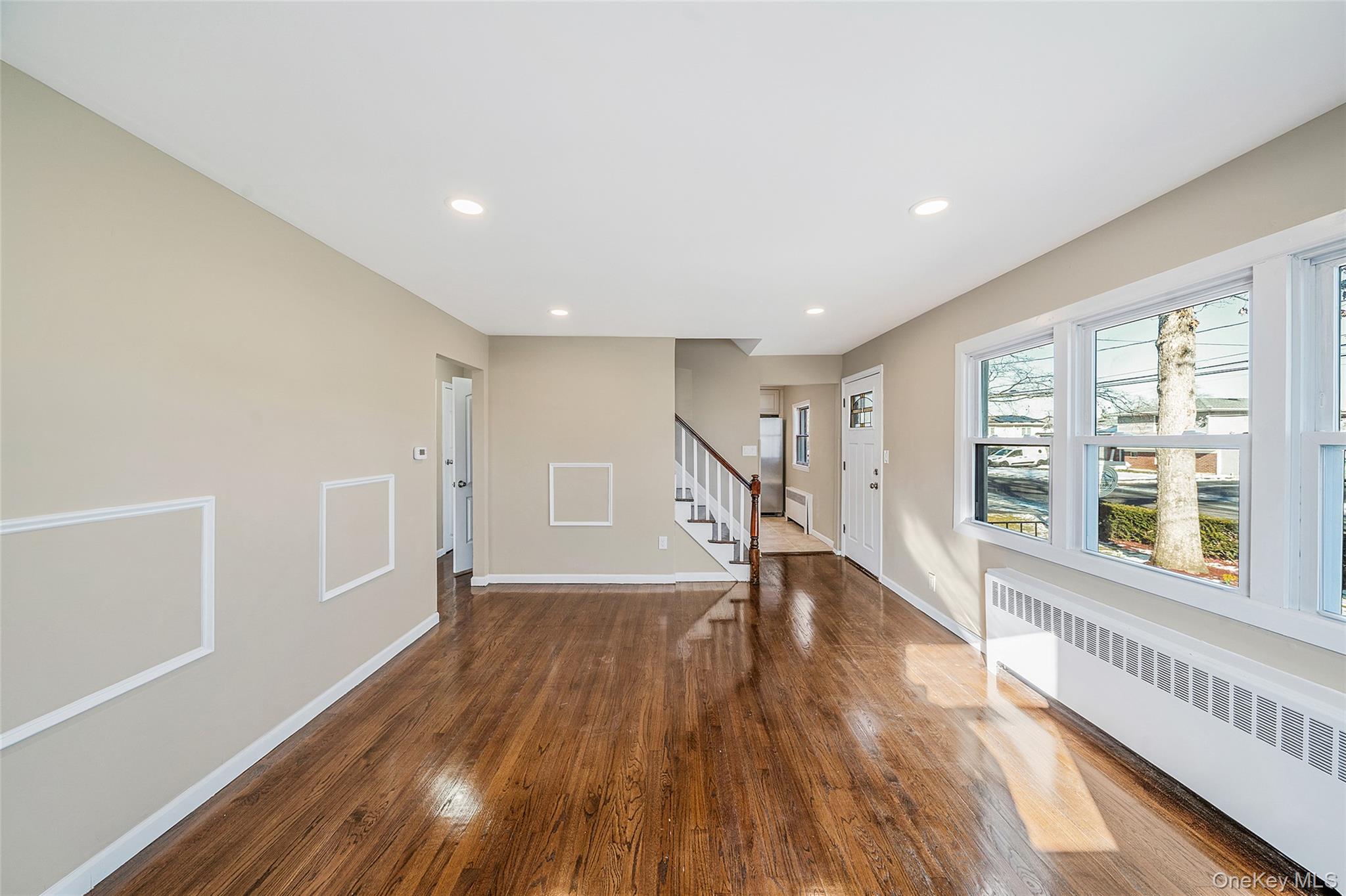 #8 photo, 266 W 16th Street, Deer Park , NY 11729