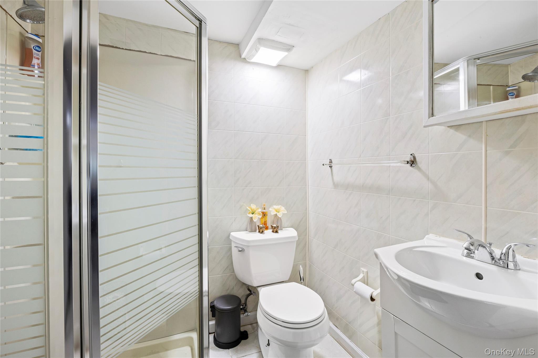 #16 photo, 24 Ferndale Drive, Hicksville , NY 11801