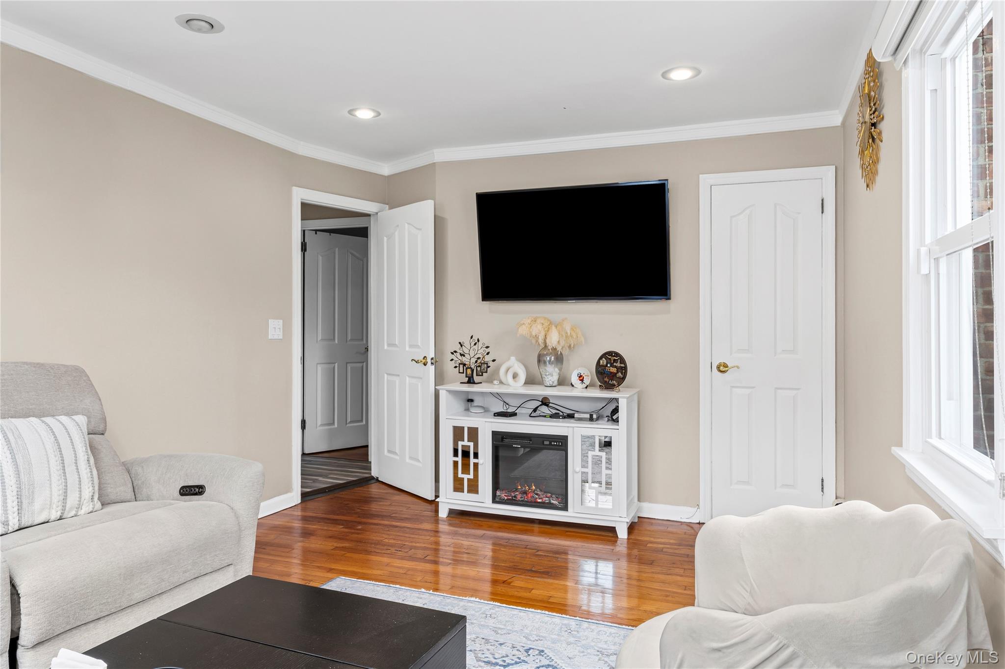 #18 photo, 24 Ferndale Drive, Hicksville , NY 11801