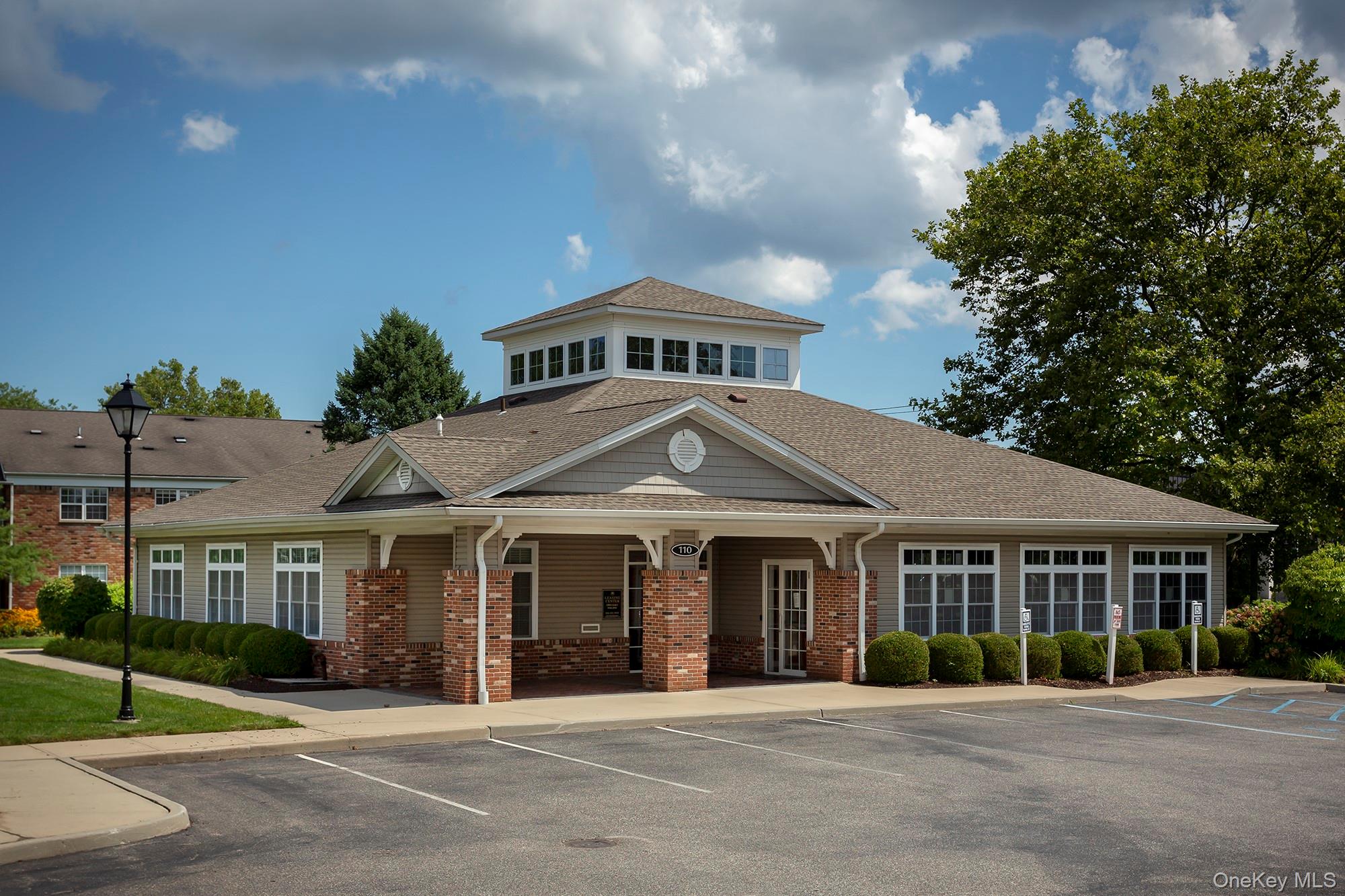 #11 photo, 135 Westwood Drive, 长岛 Westbury , NY 11590