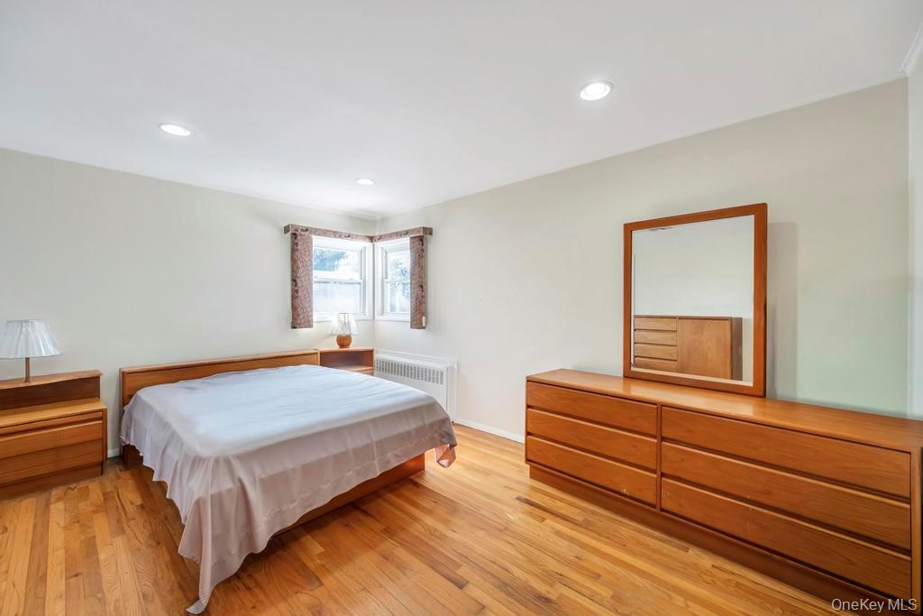 #10 photo, 19 Evers Street, Hicksville , NY 11801