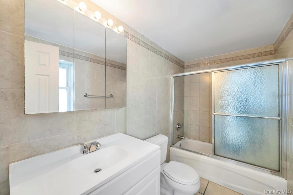 #11 photo, 19 Evers Street, Hicksville , NY 11801