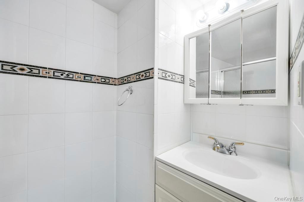 #13 photo, 19 Evers Street, Hicksville , NY 11801