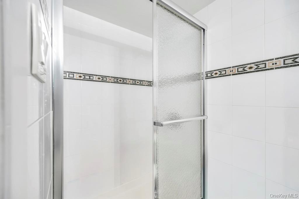 #14 photo, 19 Evers Street, Hicksville , NY 11801