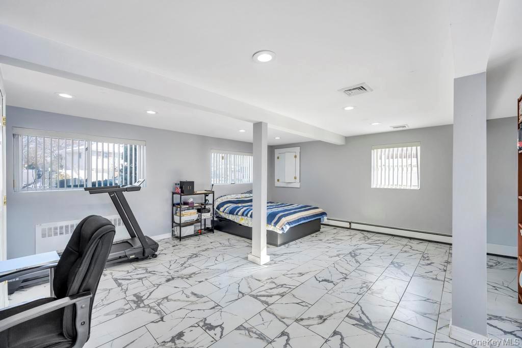 #16 photo, 19 Evers Street, Hicksville , NY 11801