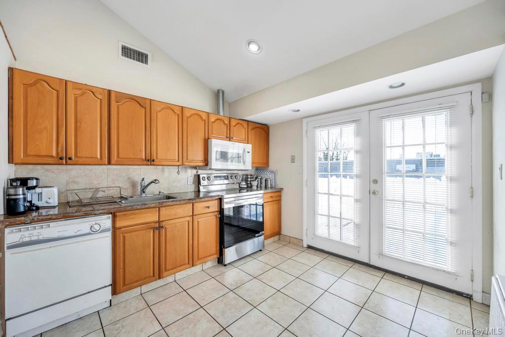 #6 photo, 19 Evers Street, Hicksville , NY 11801