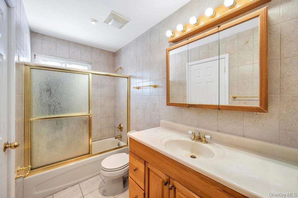 #9 photo, 19 Evers Street, Hicksville , NY 11801