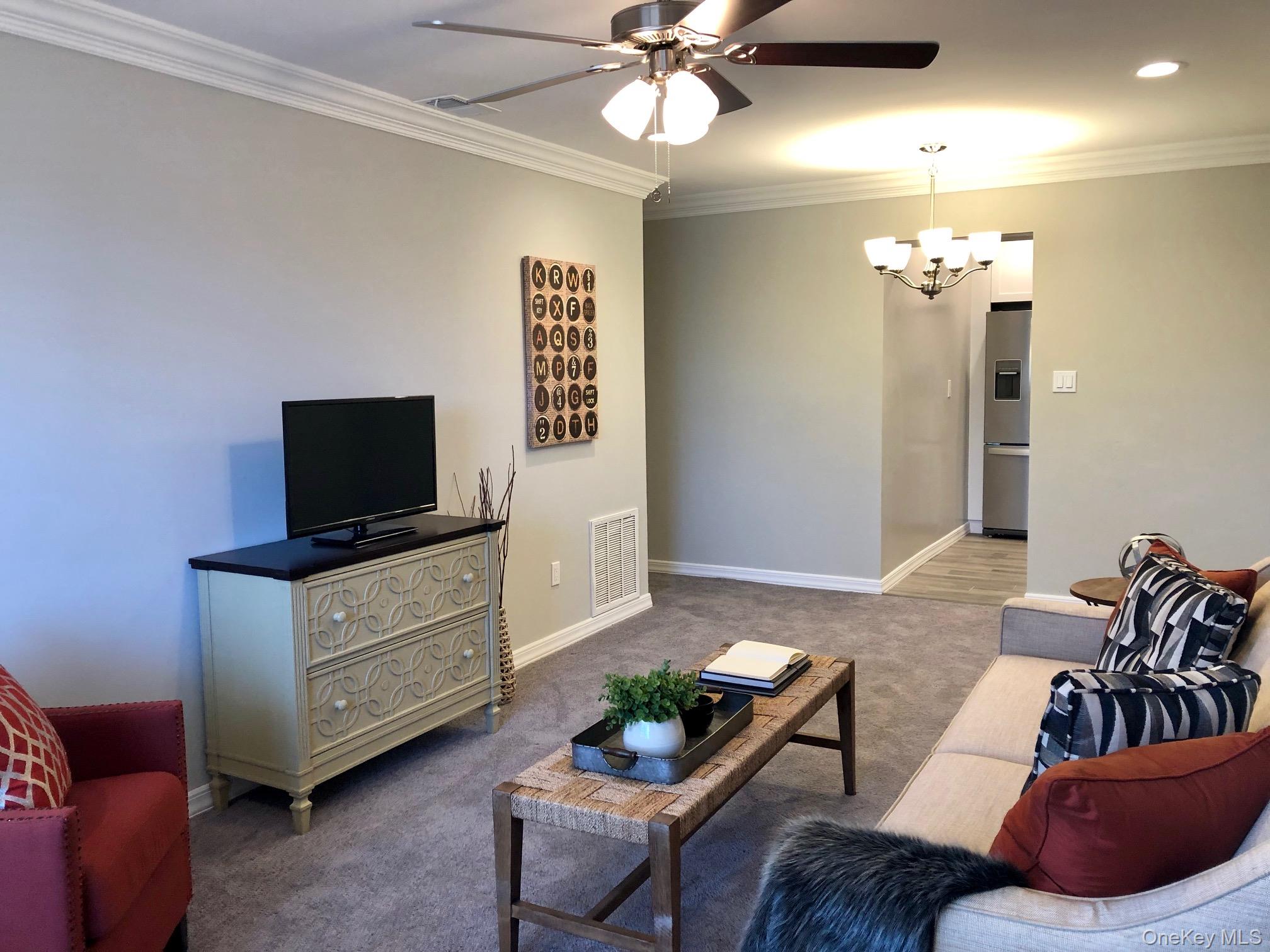 #4 photo, 425 Newbridge Road, 长岛 East Meadow , NY 11554