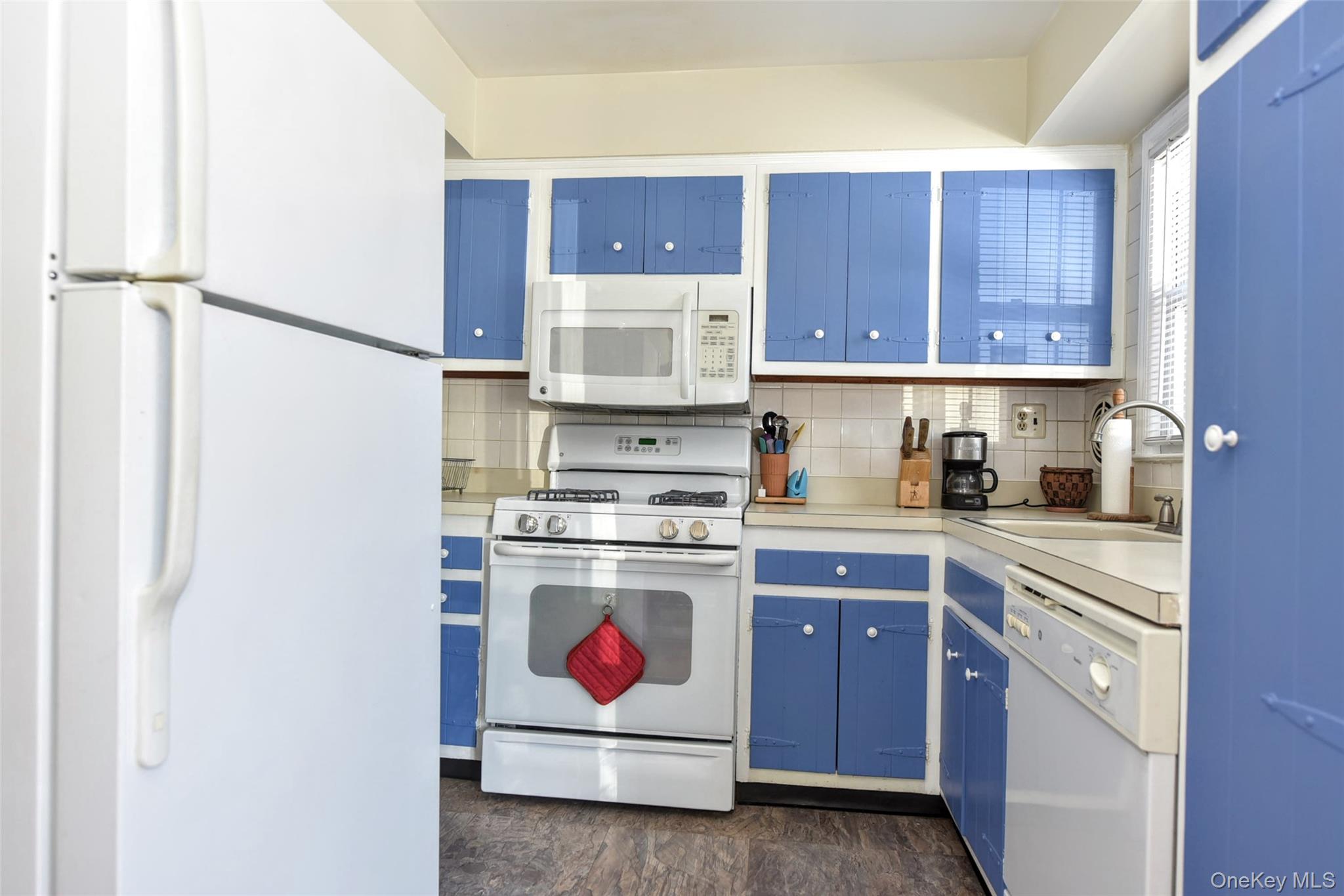 #10 photo, 24 Bon Aire Circle, Suffern , NY 10901