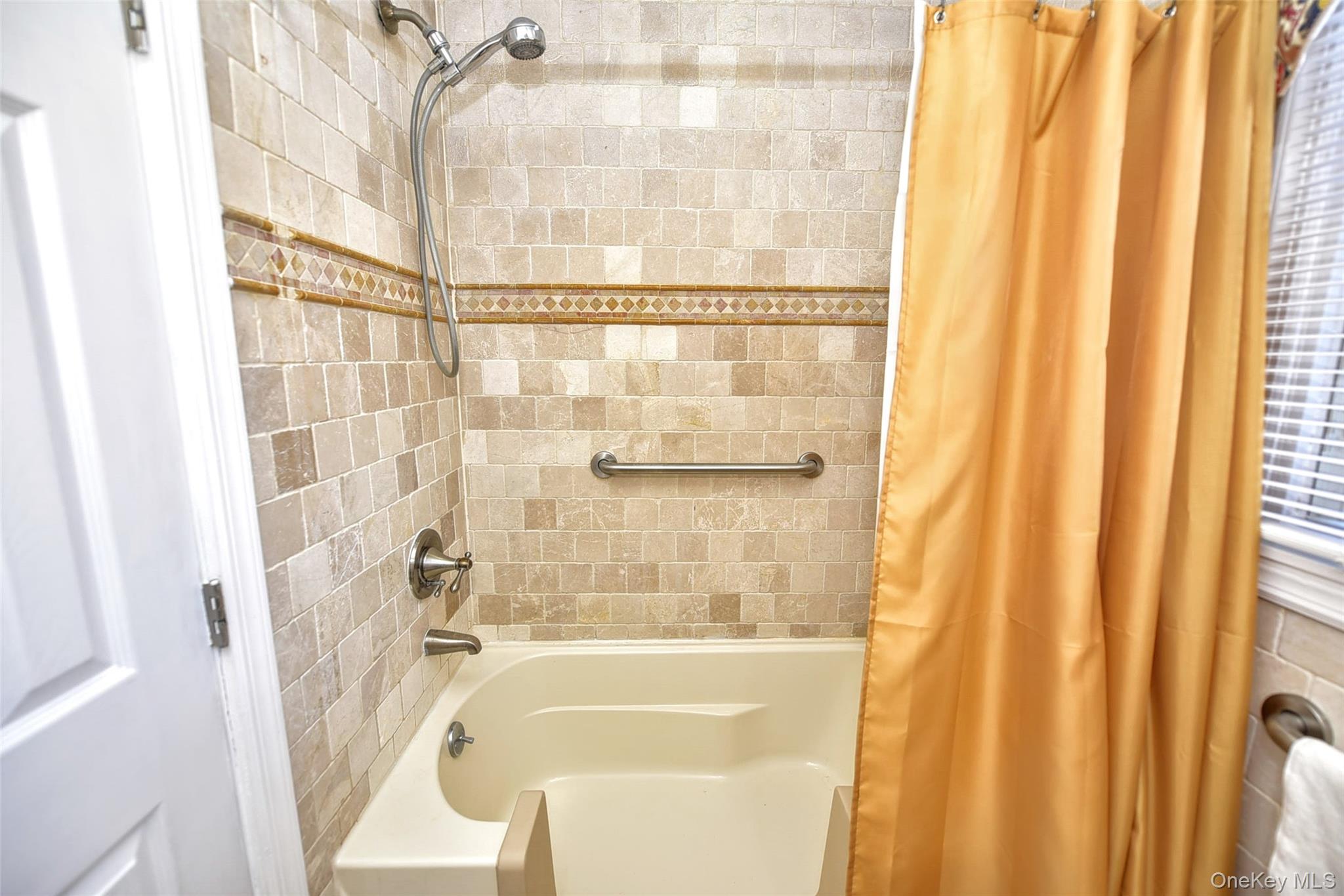 #14 photo, 24 Bon Aire Circle, Suffern , NY 10901