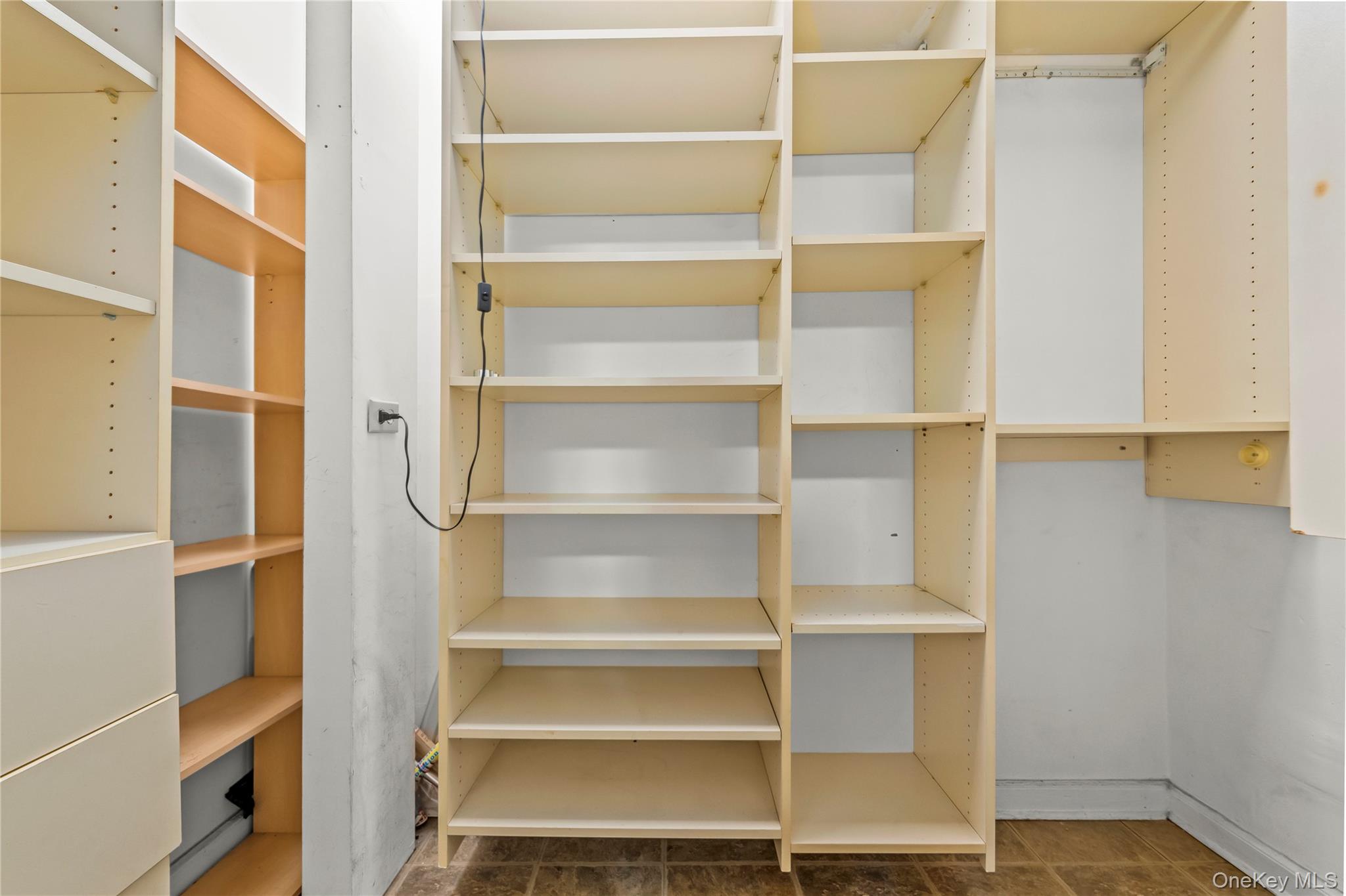 #10 photo, 84-31 Van Wyck Expressway, 皇后區 Jamaica , NY 11435