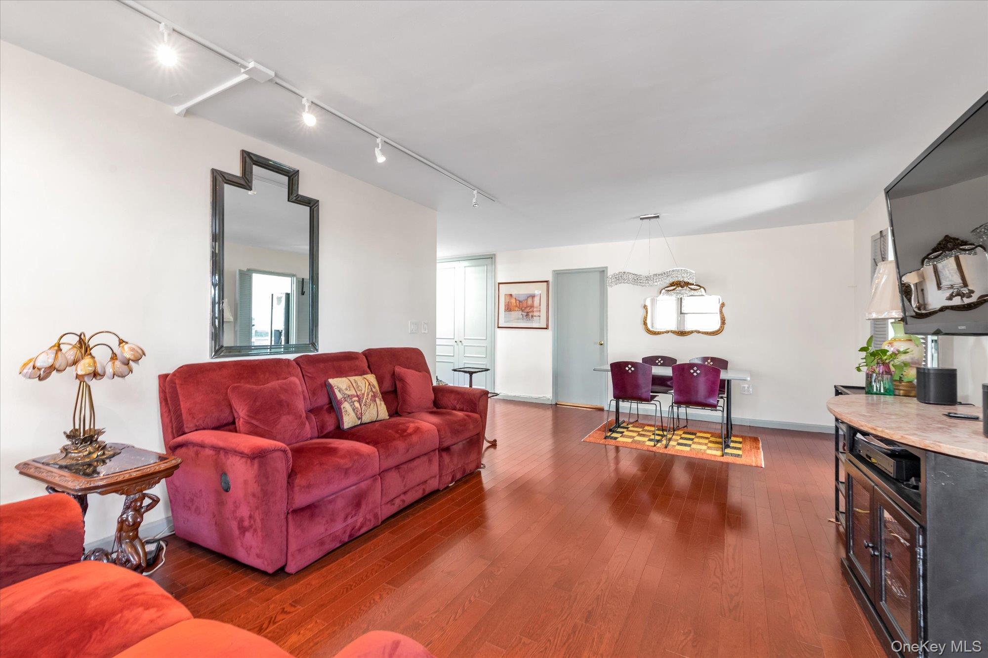 #5 photo, 70-20 108th Street, Forest Hills , NY 11375