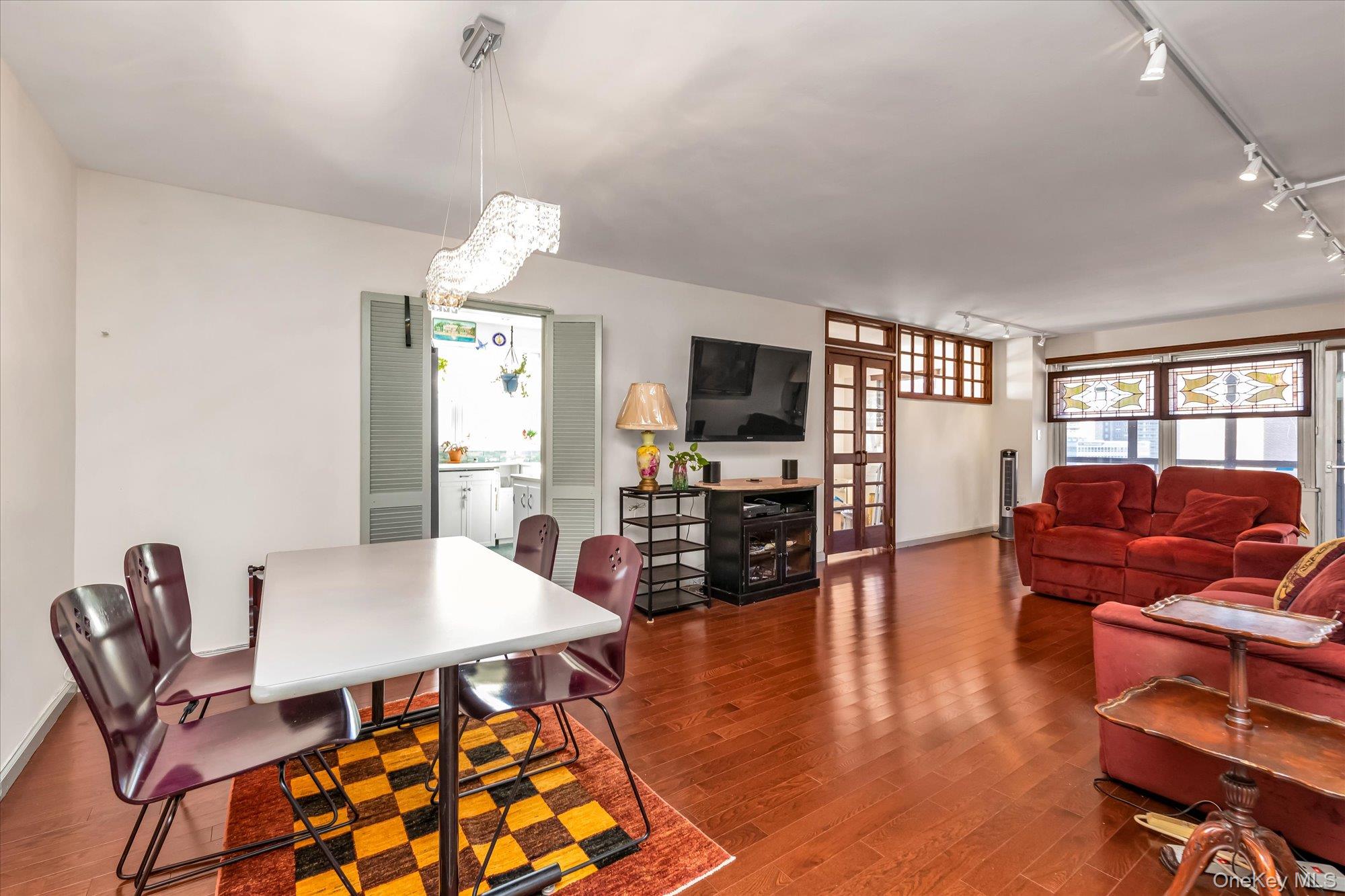 #6 photo, 70-20 108th Street, Forest Hills , NY 11375