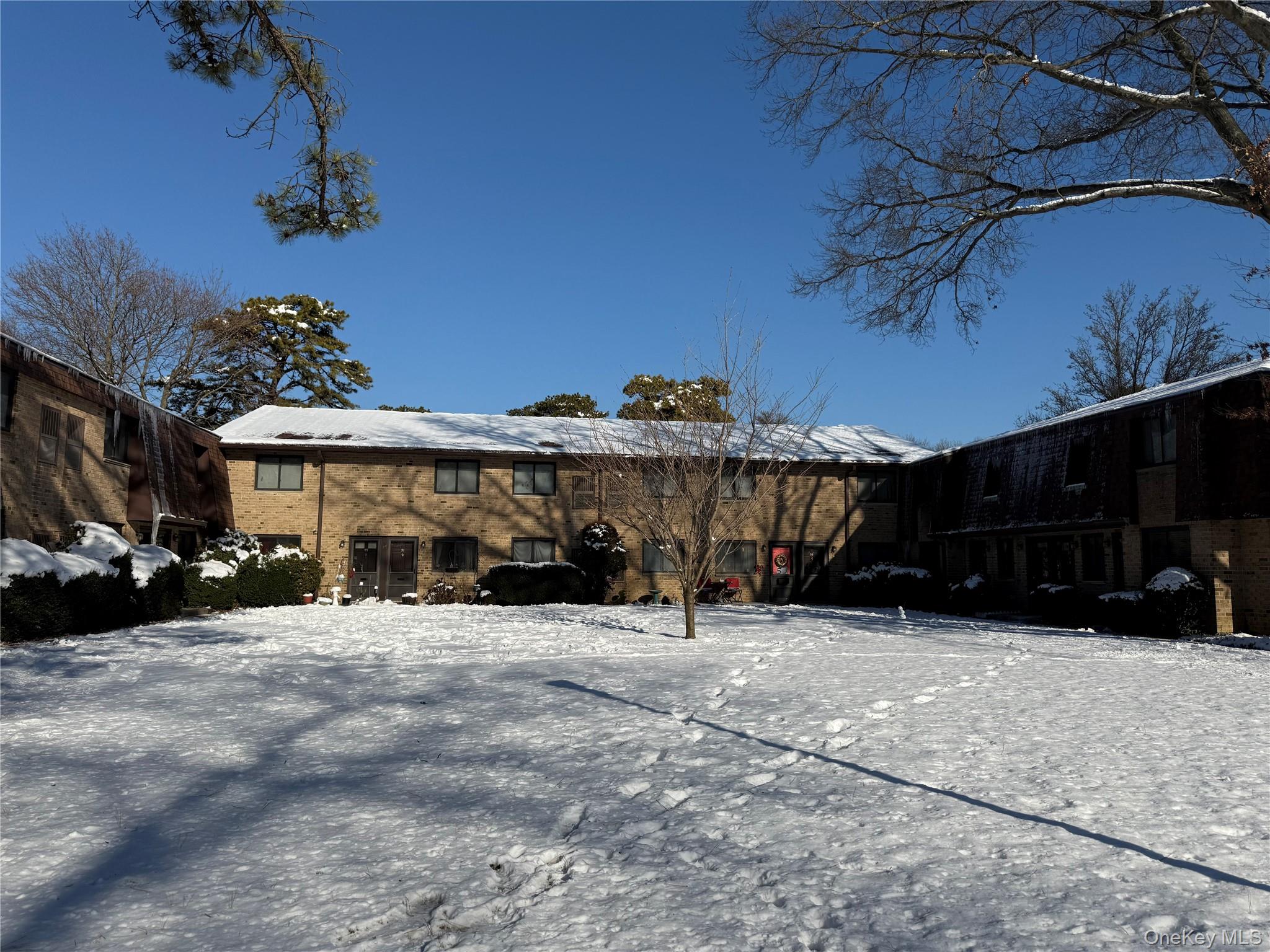 #1 photo, 55 Pinebrook Place, 롱 아일랜드 Bay Shore , NY 11706