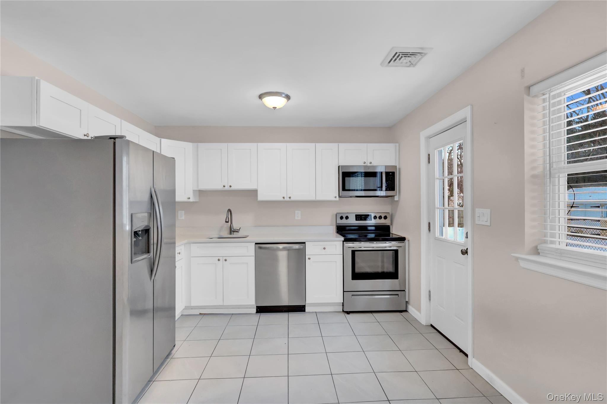 #10 photo, 2 7th Street, 롱 아일랜드 Center Moriches , NY 11934