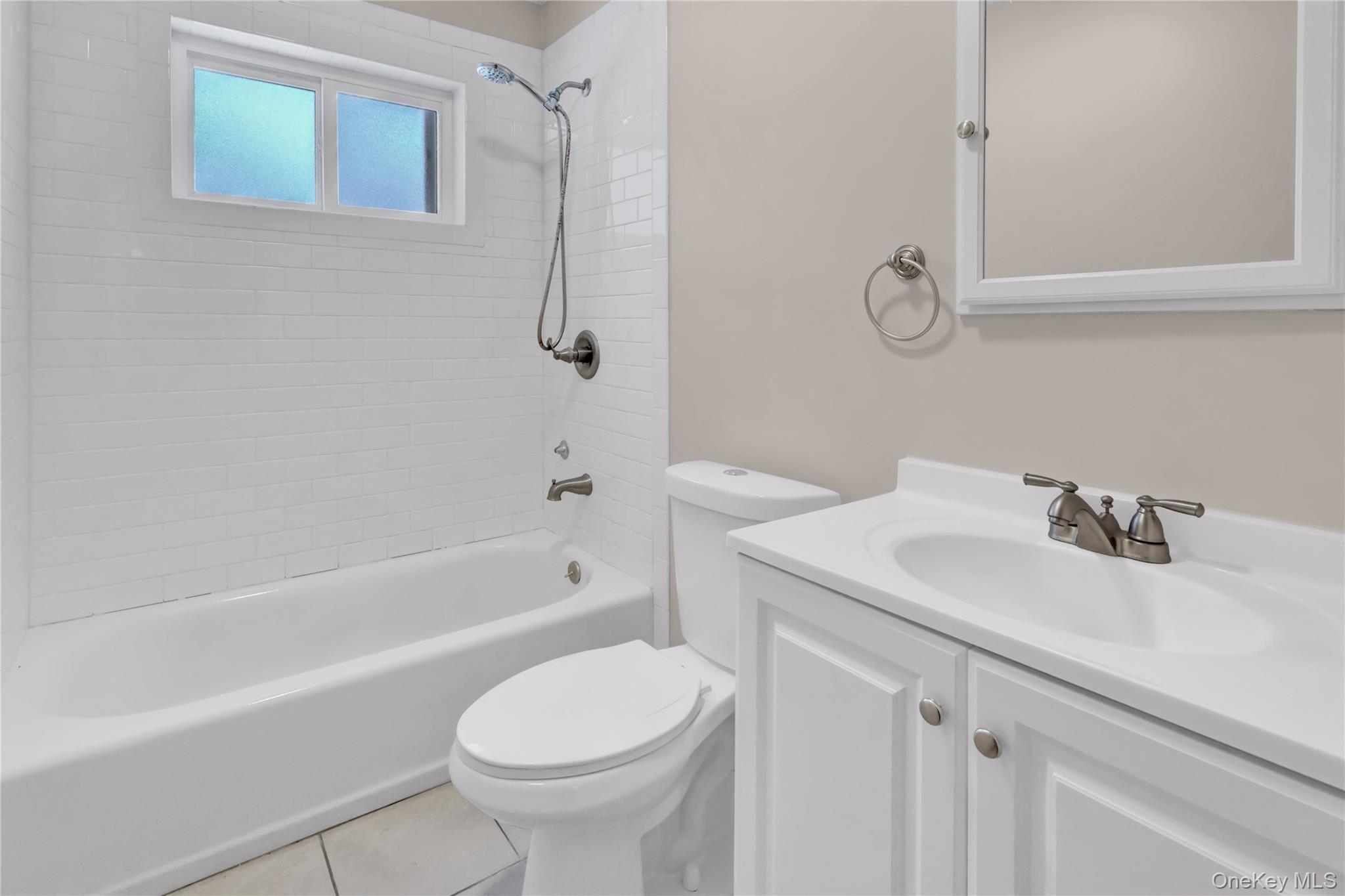 #13 photo, 2 7th Street, 롱 아일랜드 Center Moriches , NY 11934