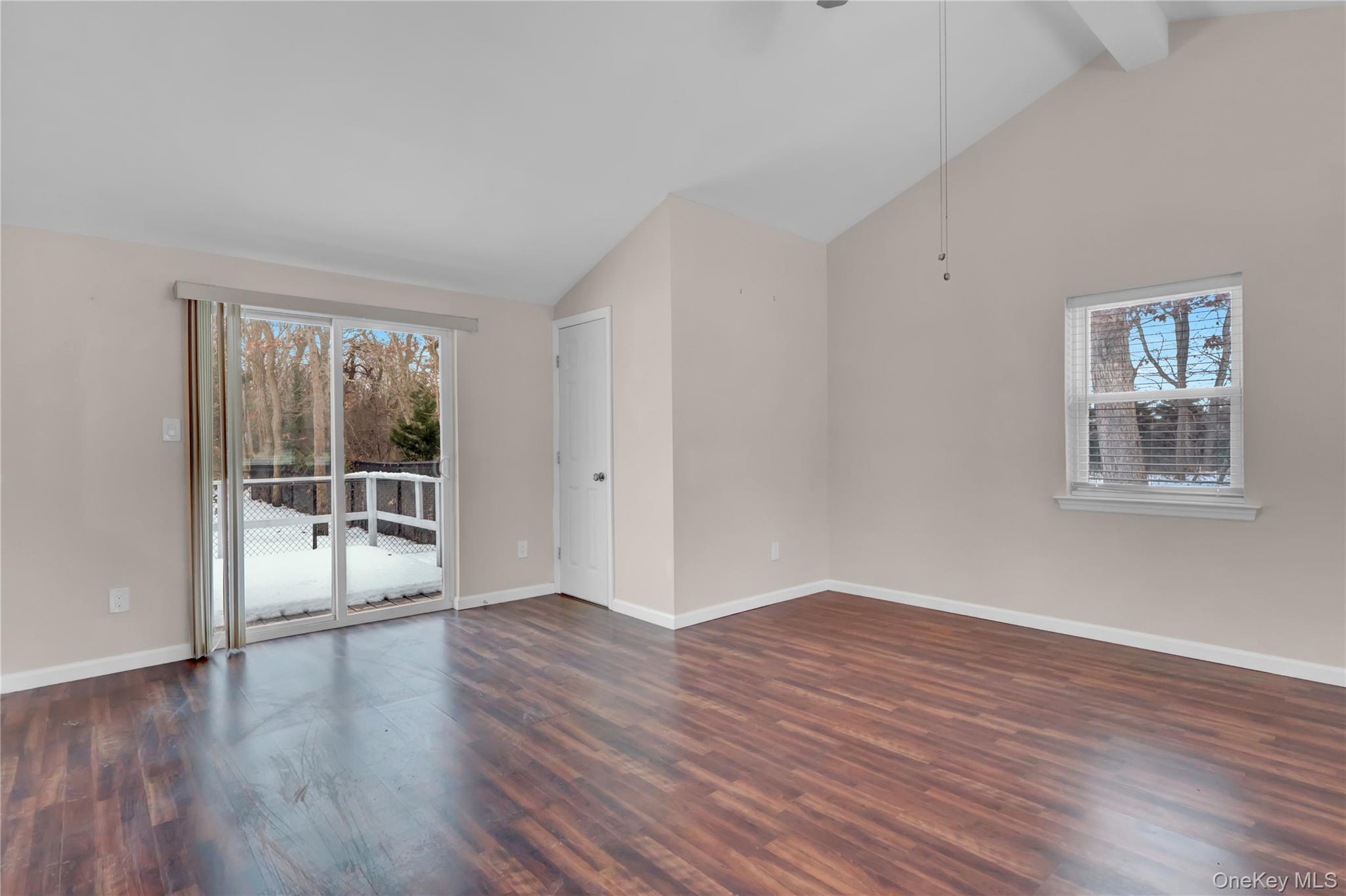 #8 photo, 2 7th Street, 롱 아일랜드 Center Moriches , NY 11934