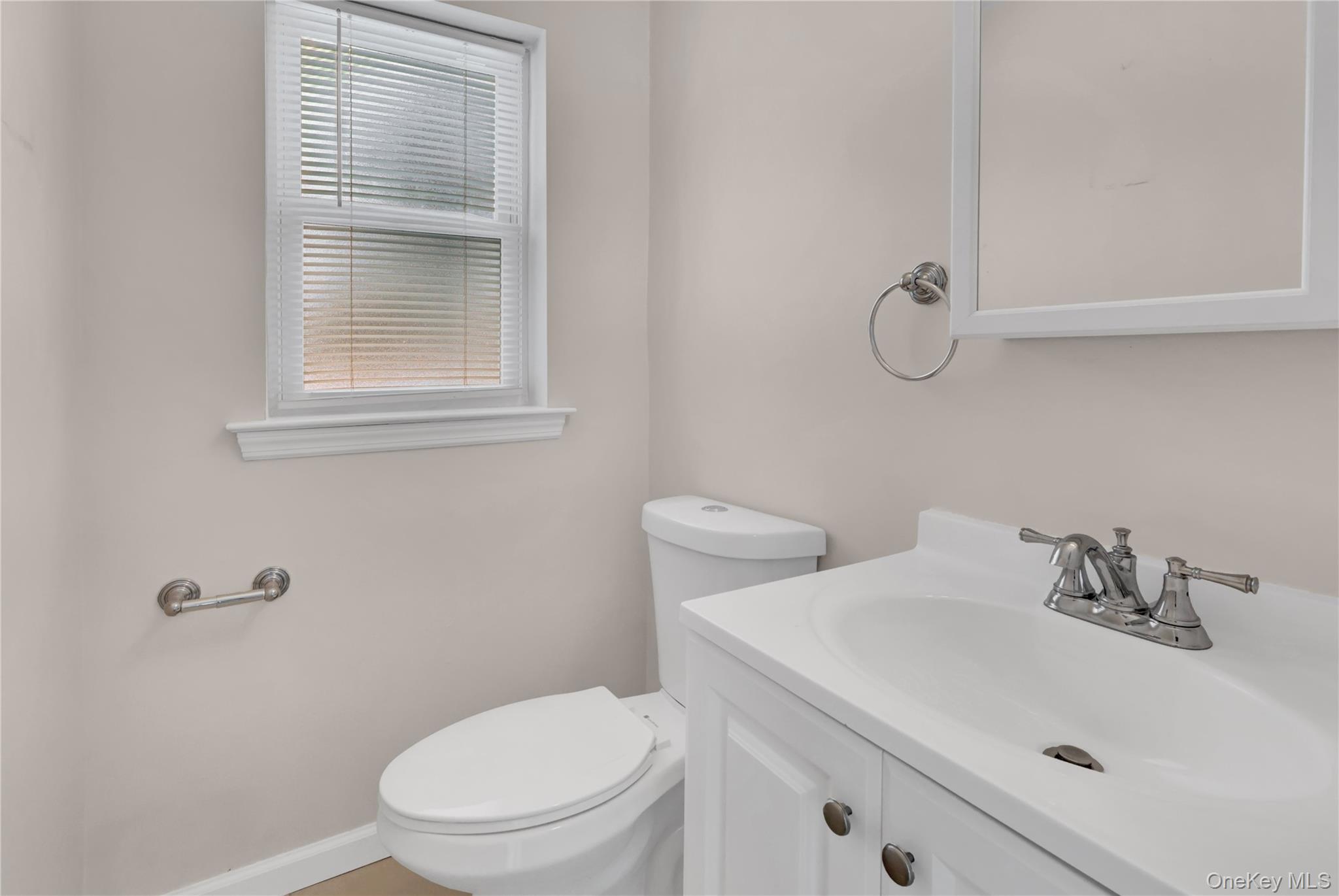 #9 photo, 2 7th Street, 롱 아일랜드 Center Moriches , NY 11934