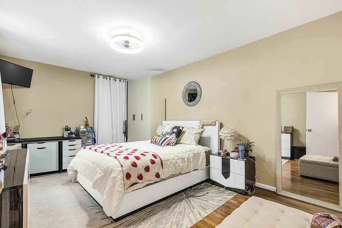 #12 photo, 2 W End Avenue, Brooklyn , NY 11235