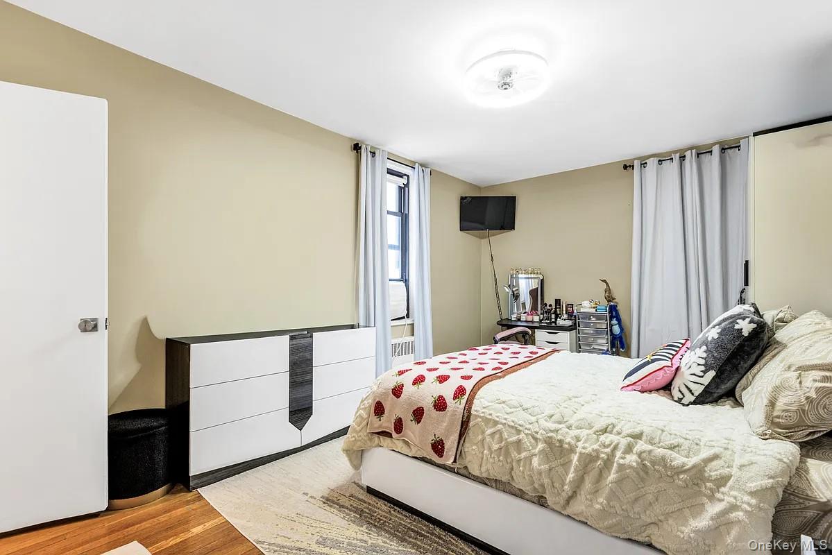 #13 photo, 2 W End Avenue, Brooklyn , NY 11235