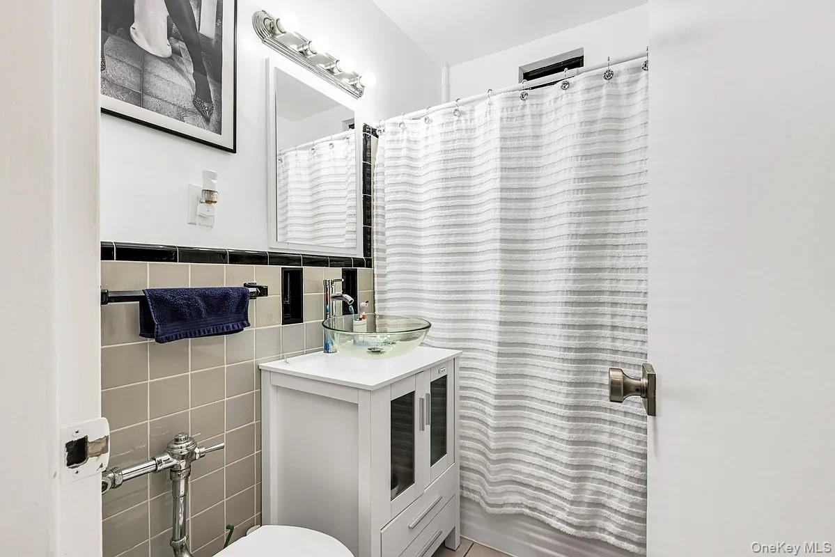 #14 photo, 2 W End Avenue, Brooklyn , NY 11235