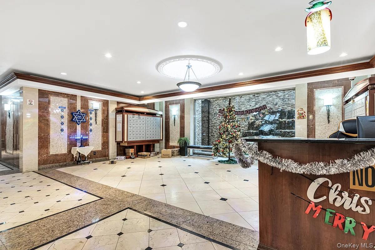 #4 photo, 2 W End Avenue, Brooklyn , NY 11235