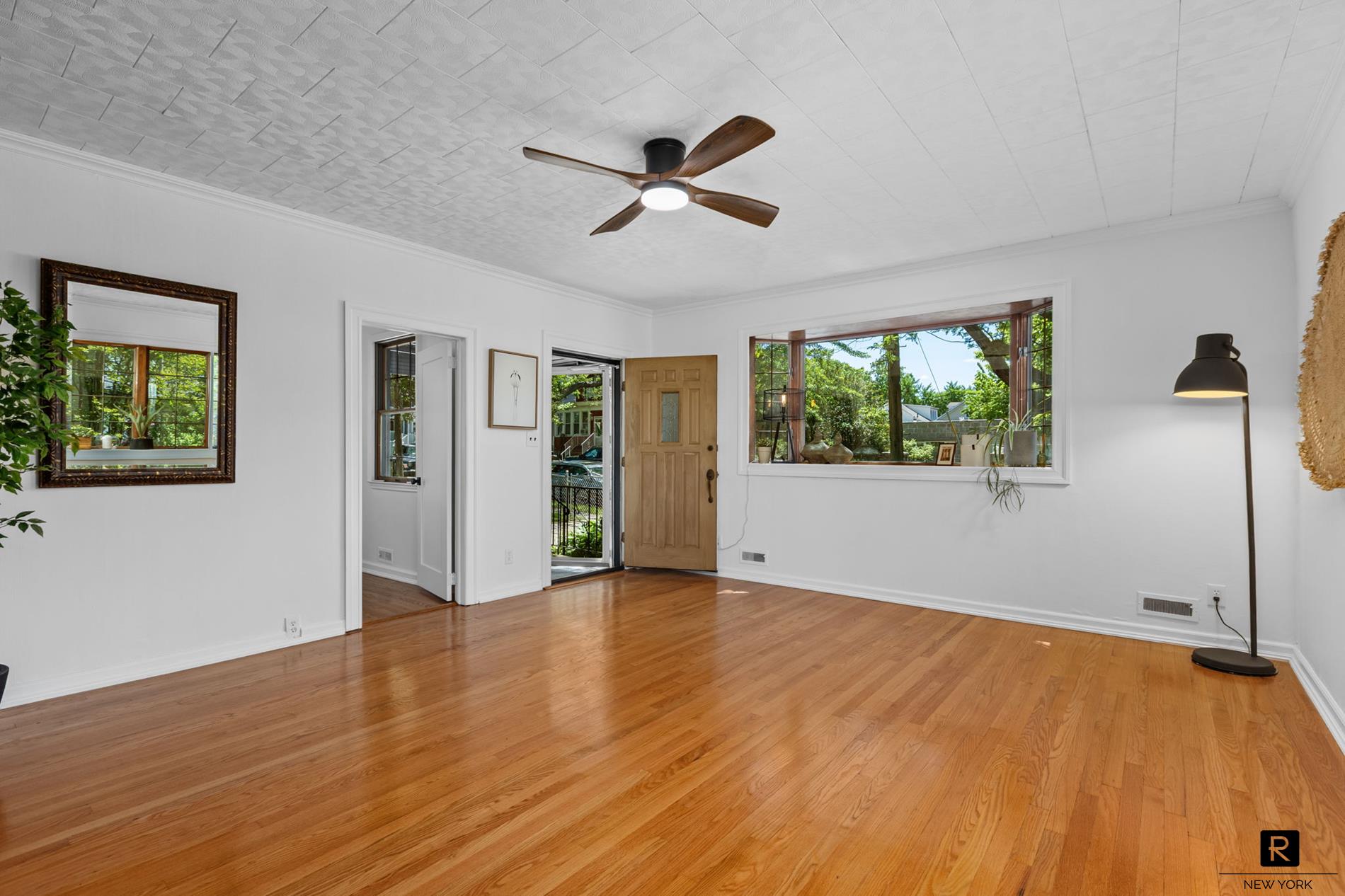 #10 photo, 25 Bay Street, City Island , NY 10464