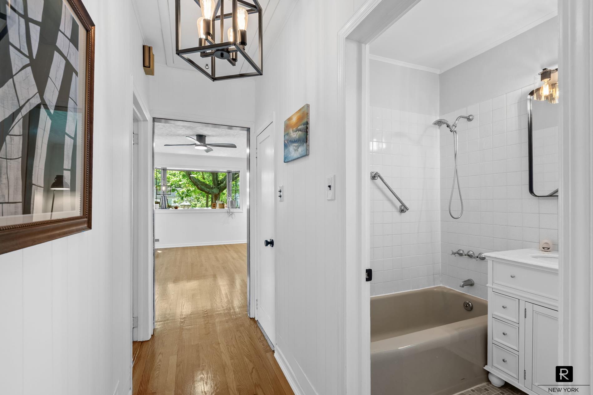 #19 photo, 25 Bay Street, City Island , NY 10464