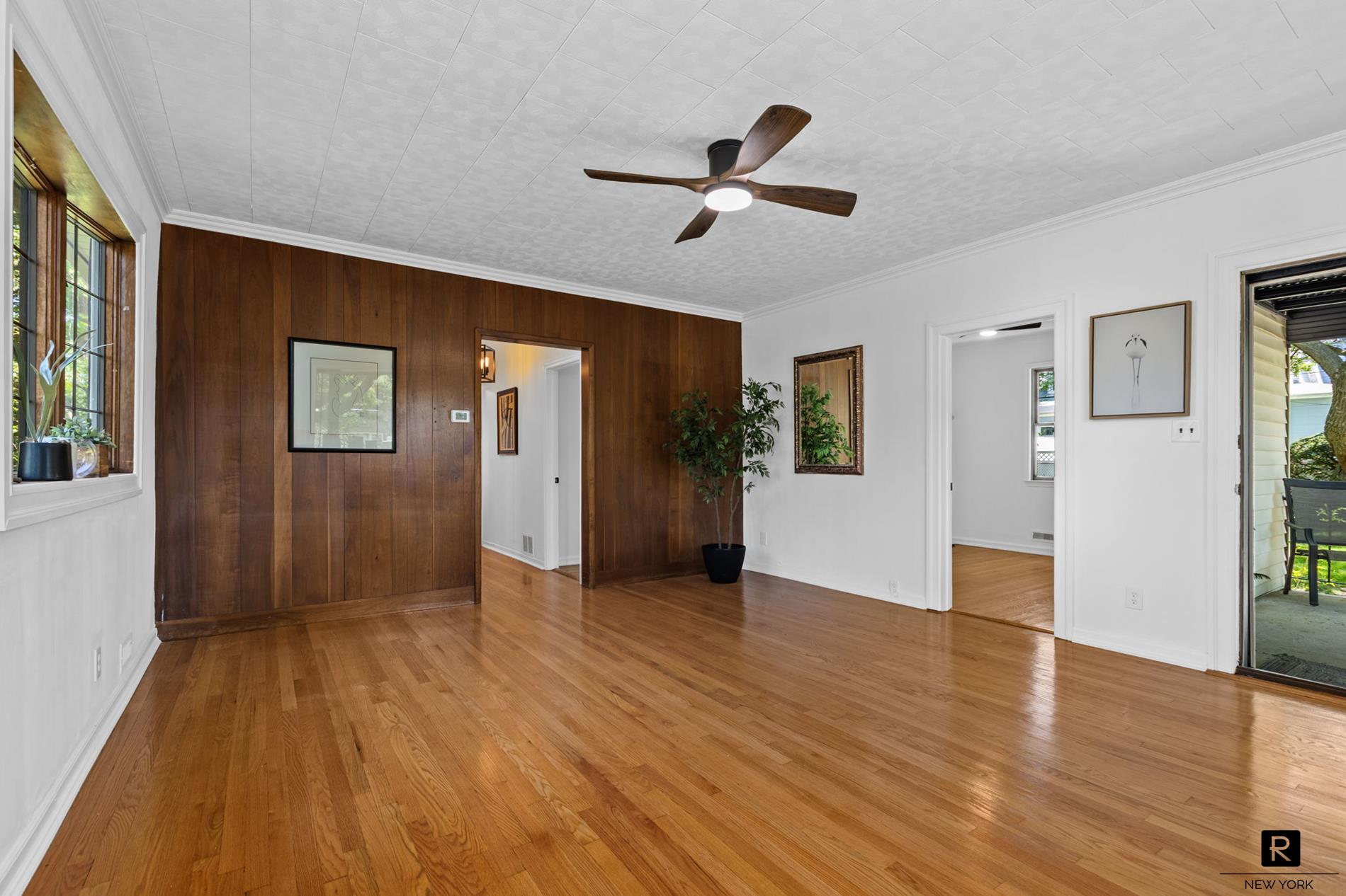 #5 photo, 25 Bay Street, City Island , NY 10464