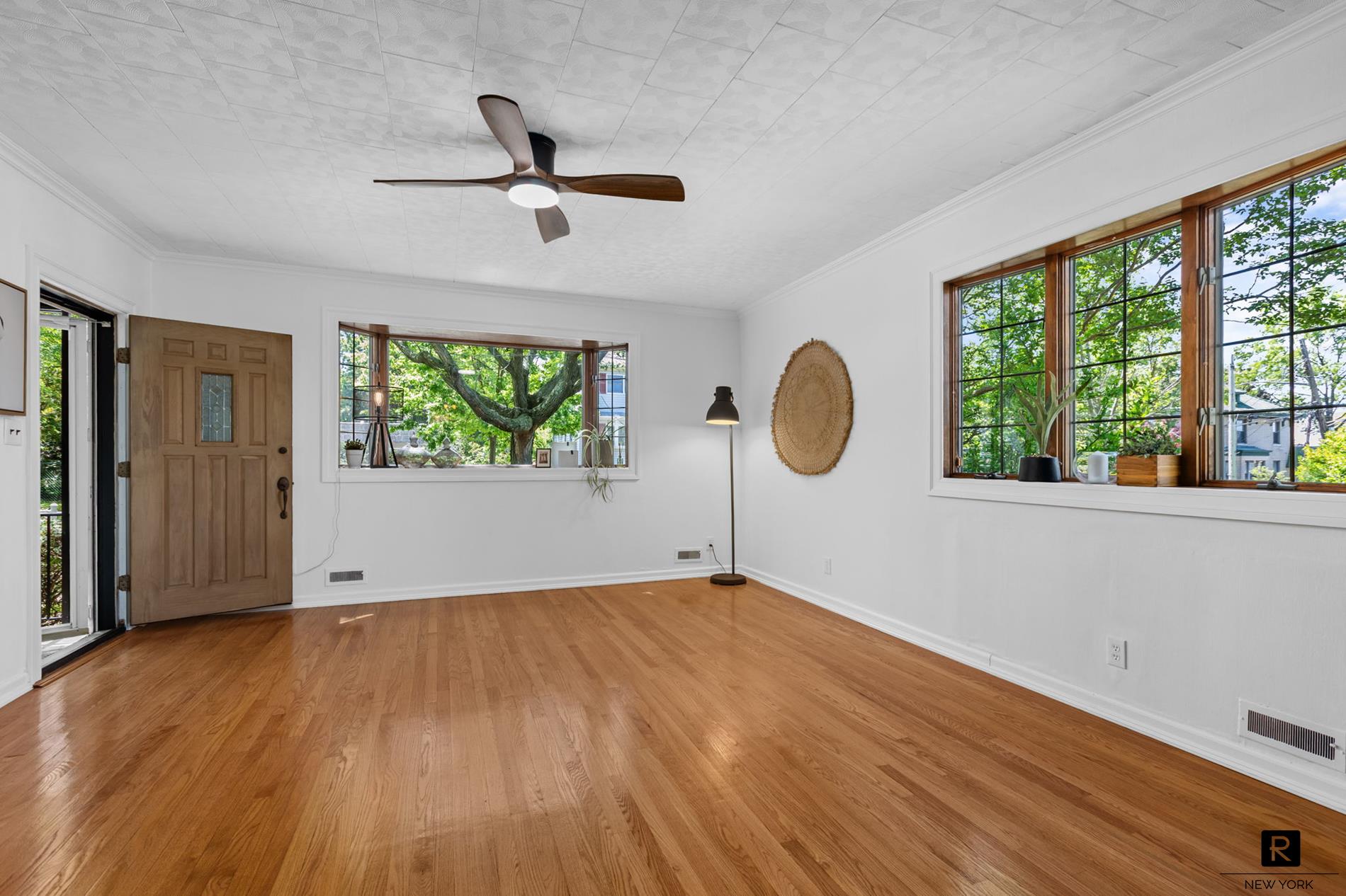 #9 photo, 25 Bay Street, City Island , NY 10464