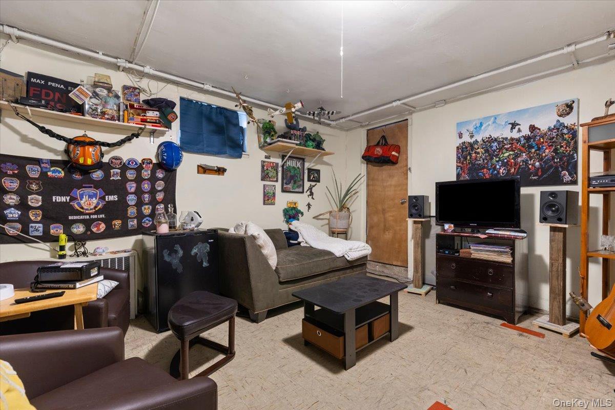 #19 photo, 2761 Hering Avenue, Bronx , NY 10469