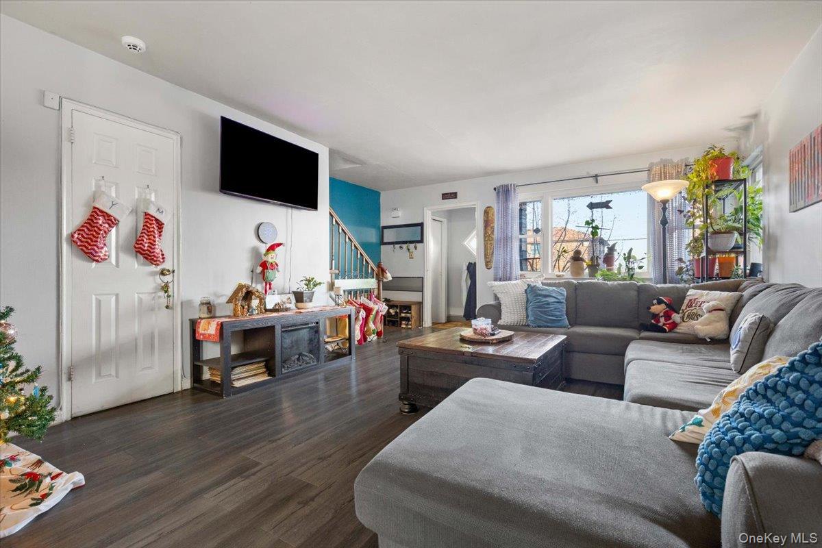 #4 photo, 2761 Hering Avenue, Bronx , NY 10469