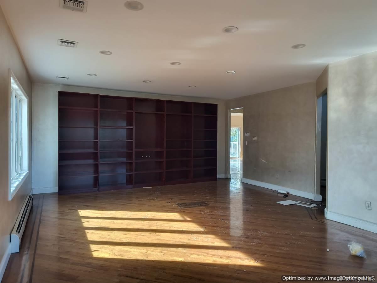 #13 photo, 73 W Maple Avenue, 뉴욕주 Monsey , NY 10952