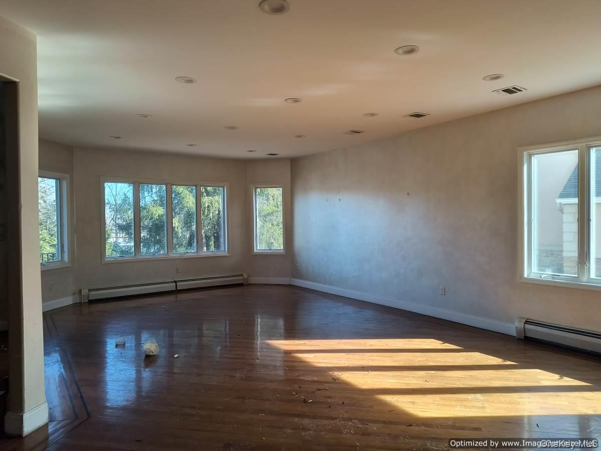 #15 photo, 73 W Maple Avenue, 뉴욕주 Monsey , NY 10952