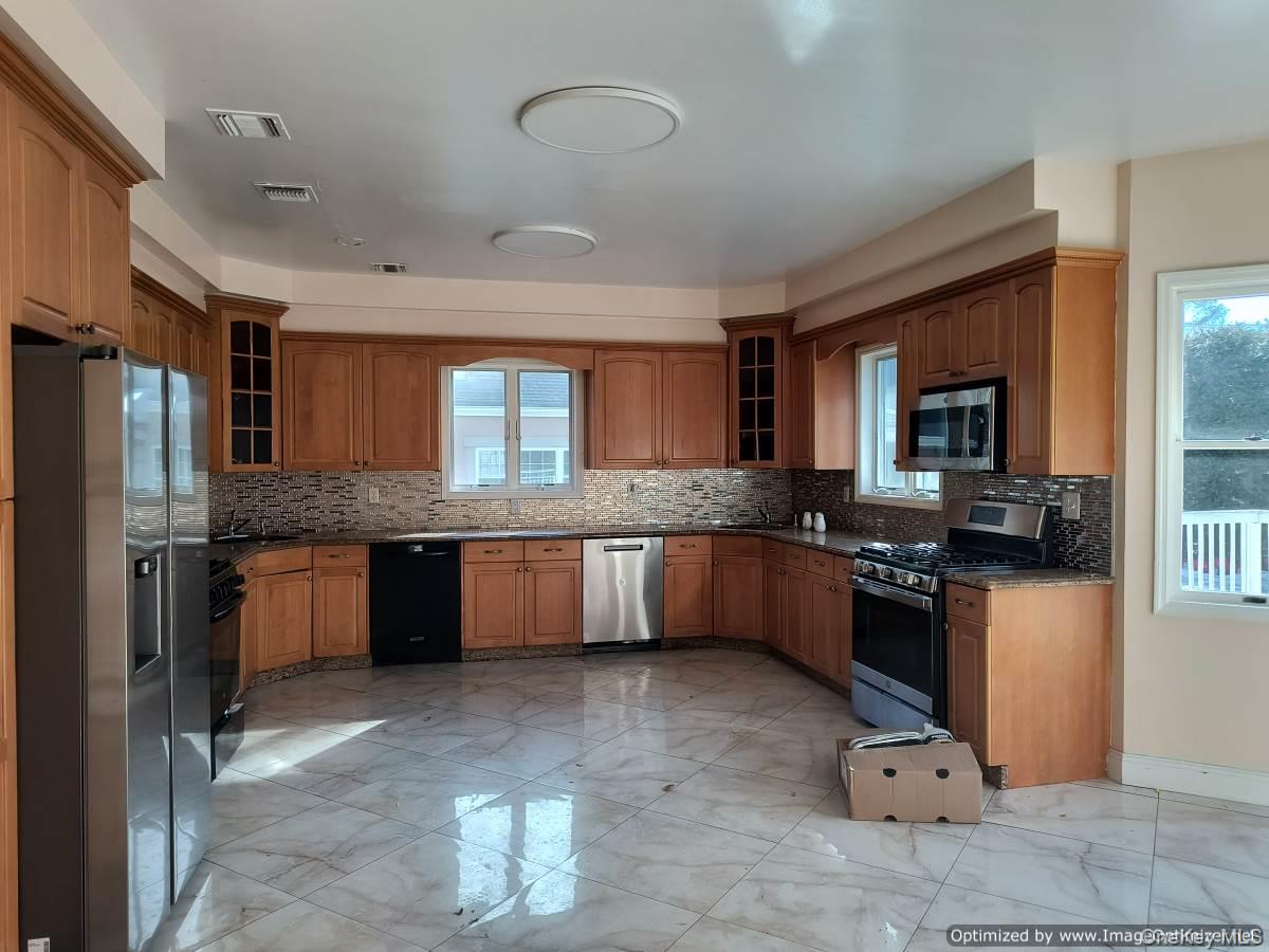 #16 photo, 73 W Maple Avenue, 뉴욕주 Monsey , NY 10952