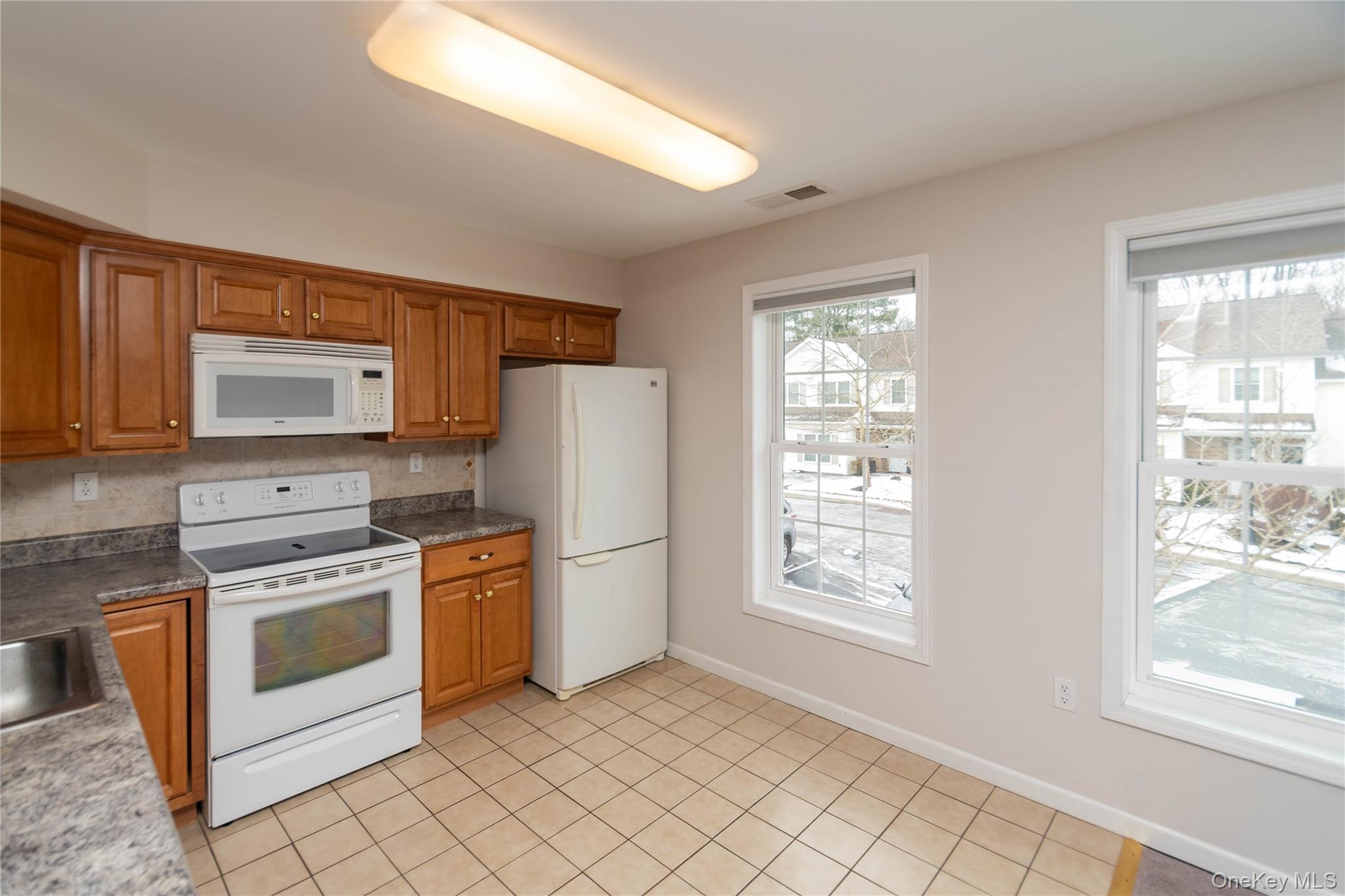 #5 photo, 70 Aveonis Court, Fishkill , NY 12524