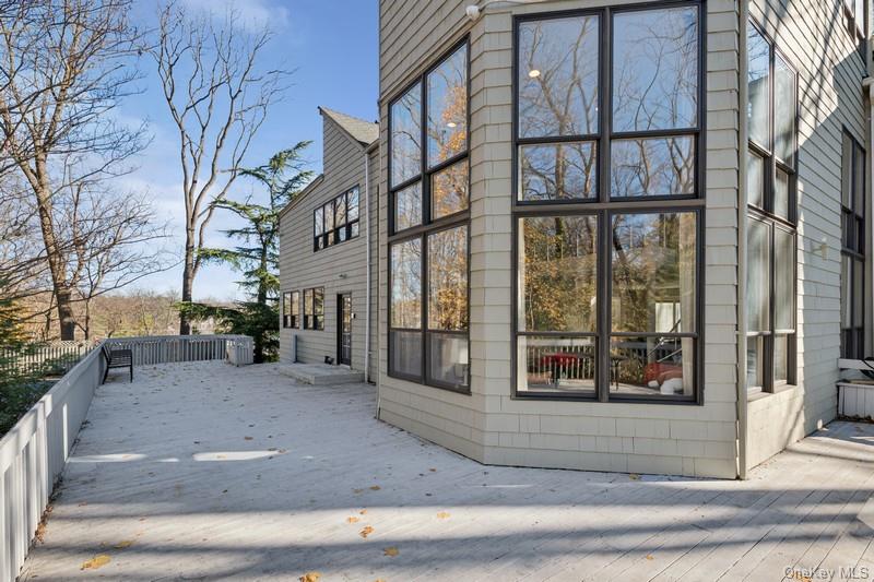 #16 photo, 6 The Maples, नासाउ काउंटी Roslyn , NY 11576