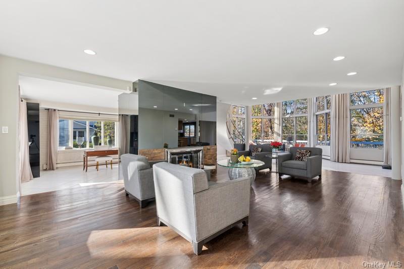 #17 photo, 6 The Maples, नासाउ काउंटी Roslyn , NY 11576